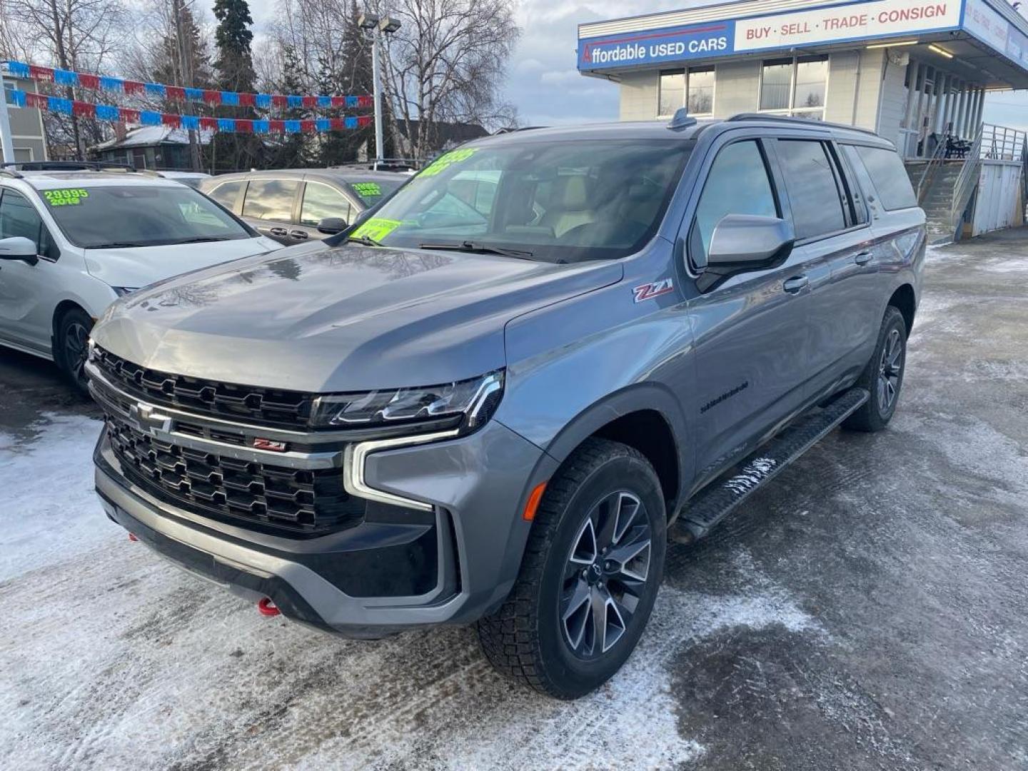 2022 SILVER CHEVROLET SUBURBAN 1500 Z71 (1GNSKDKD1NR) with an 5.3L engine, Automatic transmission, located at 929 East 8th Ave, Anchorage, AK, 99501, (907) 274-2277, 61.214783, -149.866074 - Photo#0