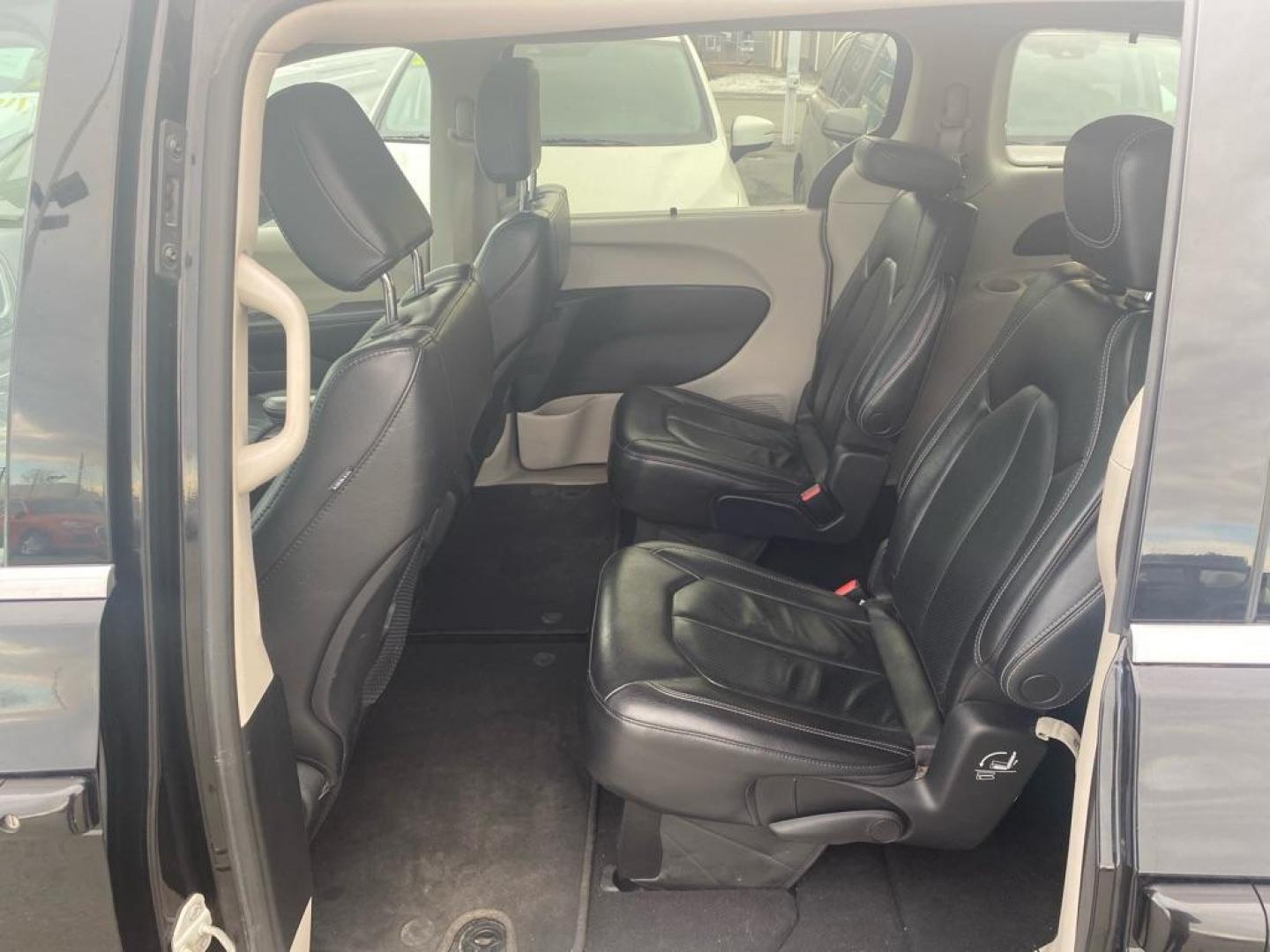 2022 BLACK CHRYSLER PACIFICA TOUR TOURING L (2C4RC1BG9NR) with an 3.6L engine, Automatic transmission, located at 929 East 8th Ave, Anchorage, AK, 99501, (907) 274-2277, 61.214783, -149.866074 - Photo#3