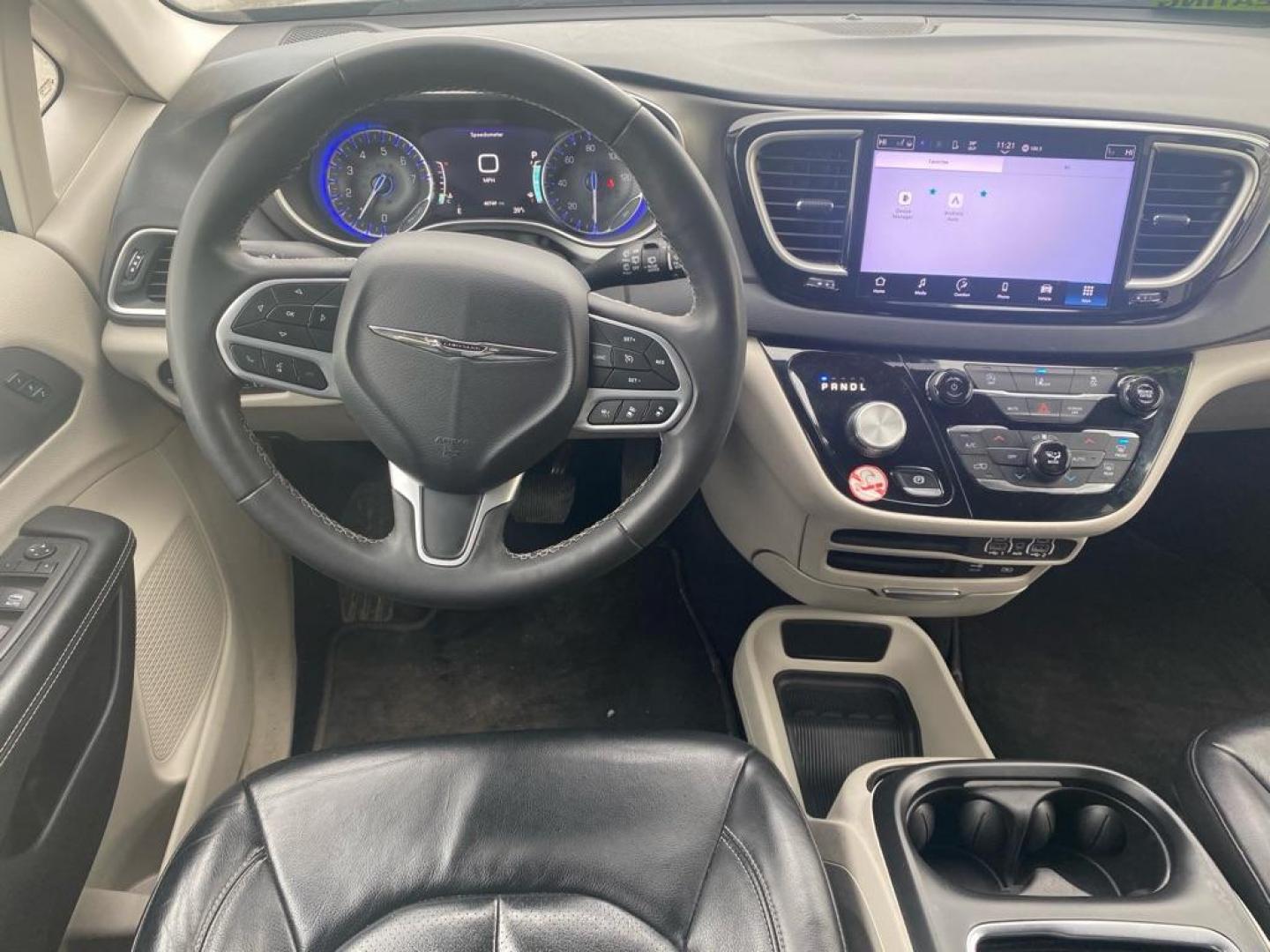 2022 BLACK CHRYSLER PACIFICA TOUR TOURING L (2C4RC1BG9NR) with an 3.6L engine, Automatic transmission, located at 929 East 8th Ave, Anchorage, AK, 99501, (907) 274-2277, 61.214783, -149.866074 - Photo#4