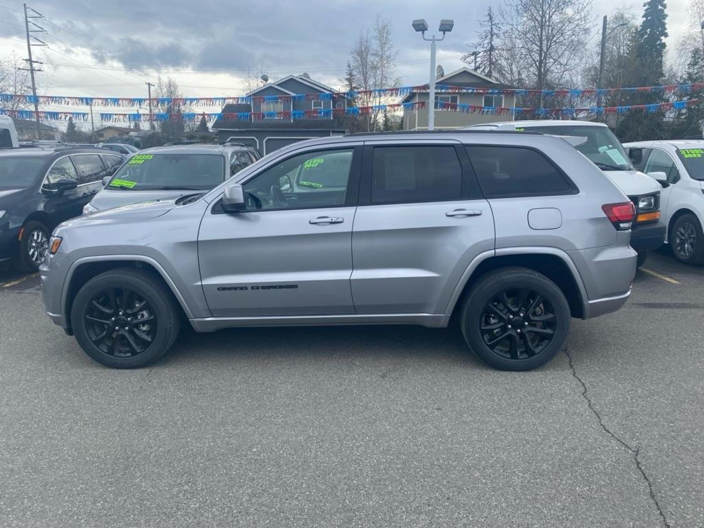 2021 SILVER JEEP GRAND CHEROKEE LAREDO (1C4RJFAG1MC) with an 3.6L engine, Automatic transmission, located at 929 East 8th Ave, Anchorage, AK, 99501, (907) 274-2277, 61.214783, -149.866074 - Photo#1