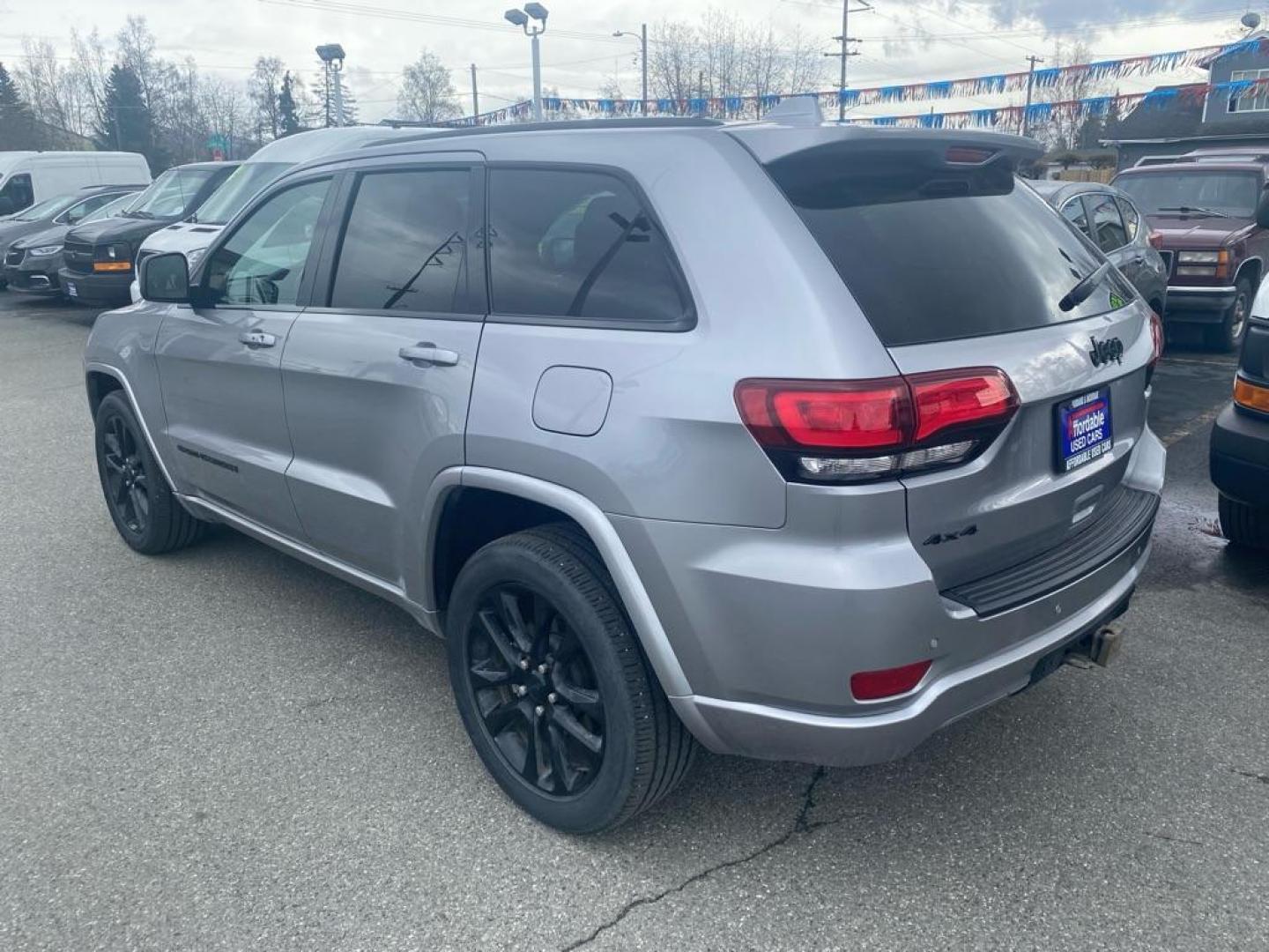 2021 SILVER JEEP GRAND CHEROKEE LAREDO (1C4RJFAG1MC) with an 3.6L engine, Automatic transmission, located at 929 East 8th Ave, Anchorage, AK, 99501, (907) 274-2277, 61.214783, -149.866074 - Photo#2