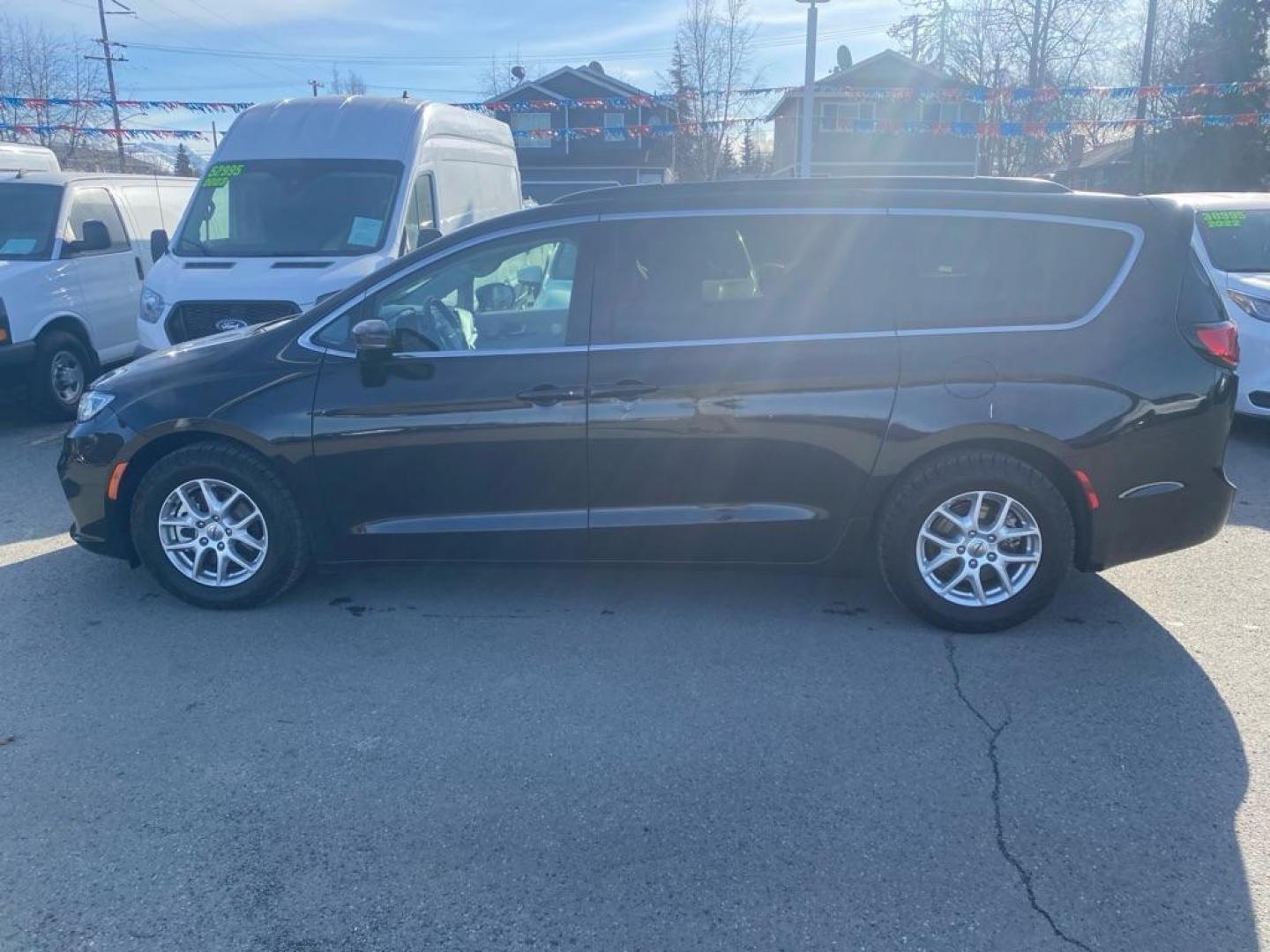 2022 BLACK CHRYSLER PACIFICA TOURING L (2C4RC1BGXNR) with an 3.6L engine, Automatic transmission, located at 929 East 8th Ave, Anchorage, AK, 99501, (907) 274-2277, 61.214783, -149.866074 - Photo#1