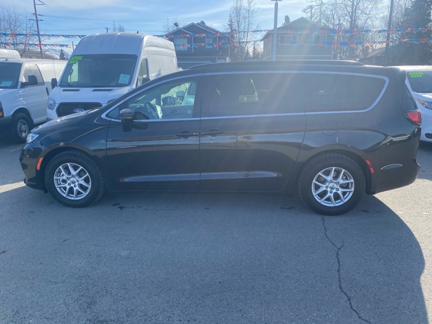 2022 BLACK CHRYSLER PACIFICA TOURING L (2C4RC1BGXNR) with an 3.6L engine, Automatic transmission, located at 929 East 8th Ave, Anchorage, AK, 99501, (907) 274-2277, 61.214783, -149.866074- Photo#1