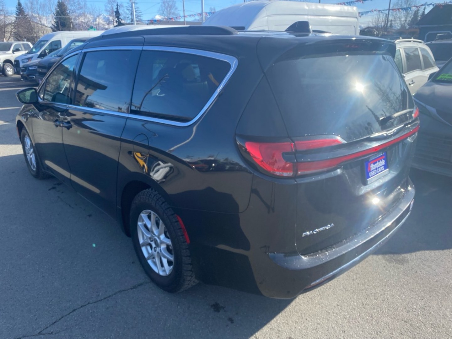 2022 BLACK CHRYSLER PACIFICA TOURING L (2C4RC1BGXNR) with an 3.6L engine, Automatic transmission, located at 929 East 8th Ave, Anchorage, AK, 99501, (907) 274-2277, 61.214783, -149.866074- Photo#2