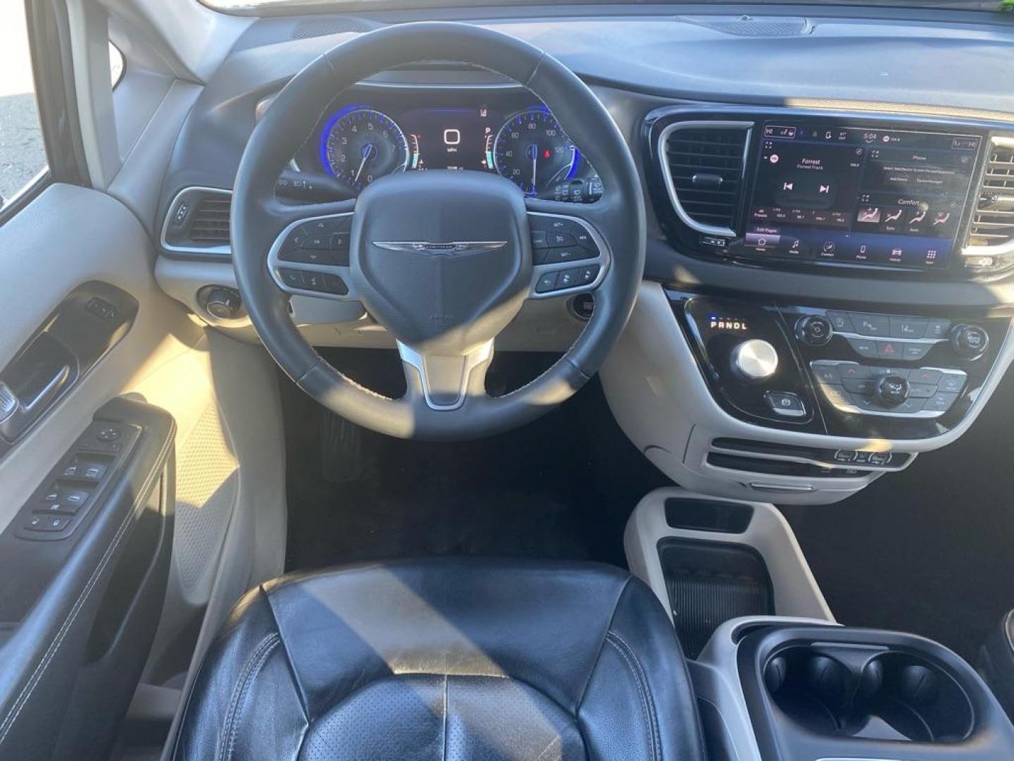 2022 BLACK CHRYSLER PACIFICA TOURING L (2C4RC1BG2NR) with an 3.6L engine, Automatic transmission, located at 929 East 8th Ave, Anchorage, AK, 99501, (907) 274-2277, 61.214783, -149.866074 - Photo#4