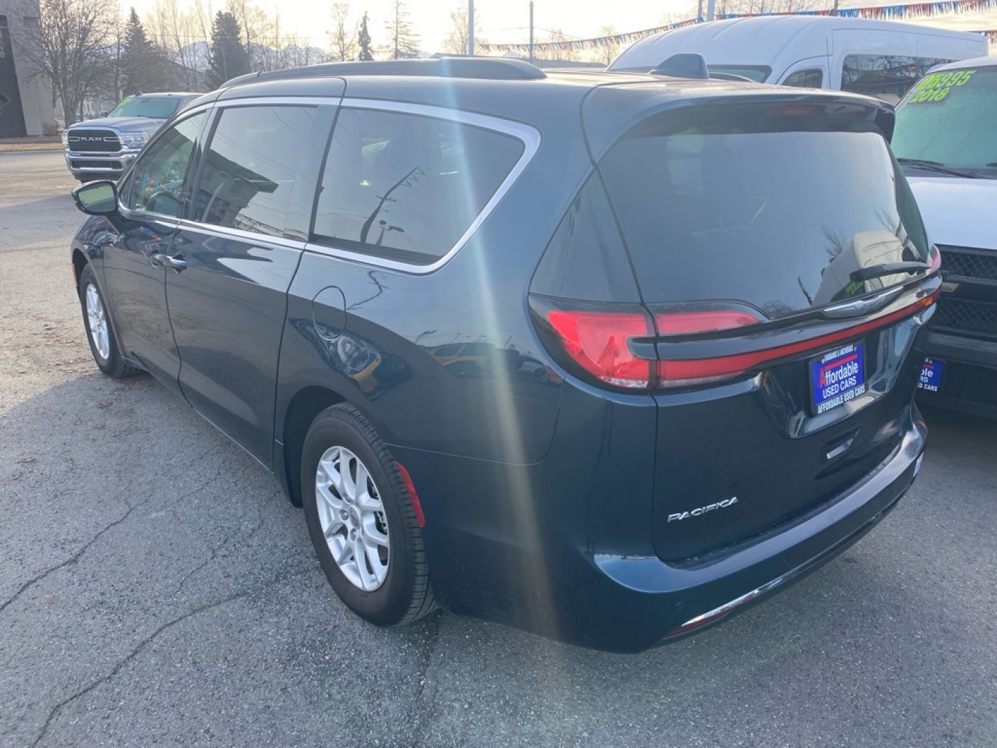 2022 BLUE CHRYSLER PACIFICA TOURING L (2C4RC1BG4NR) with an 3.6L engine, Automatic transmission, located at 929 East 8th Ave, Anchorage, AK, 99501, (907) 274-2277, 61.214783, -149.866074- Photo#2