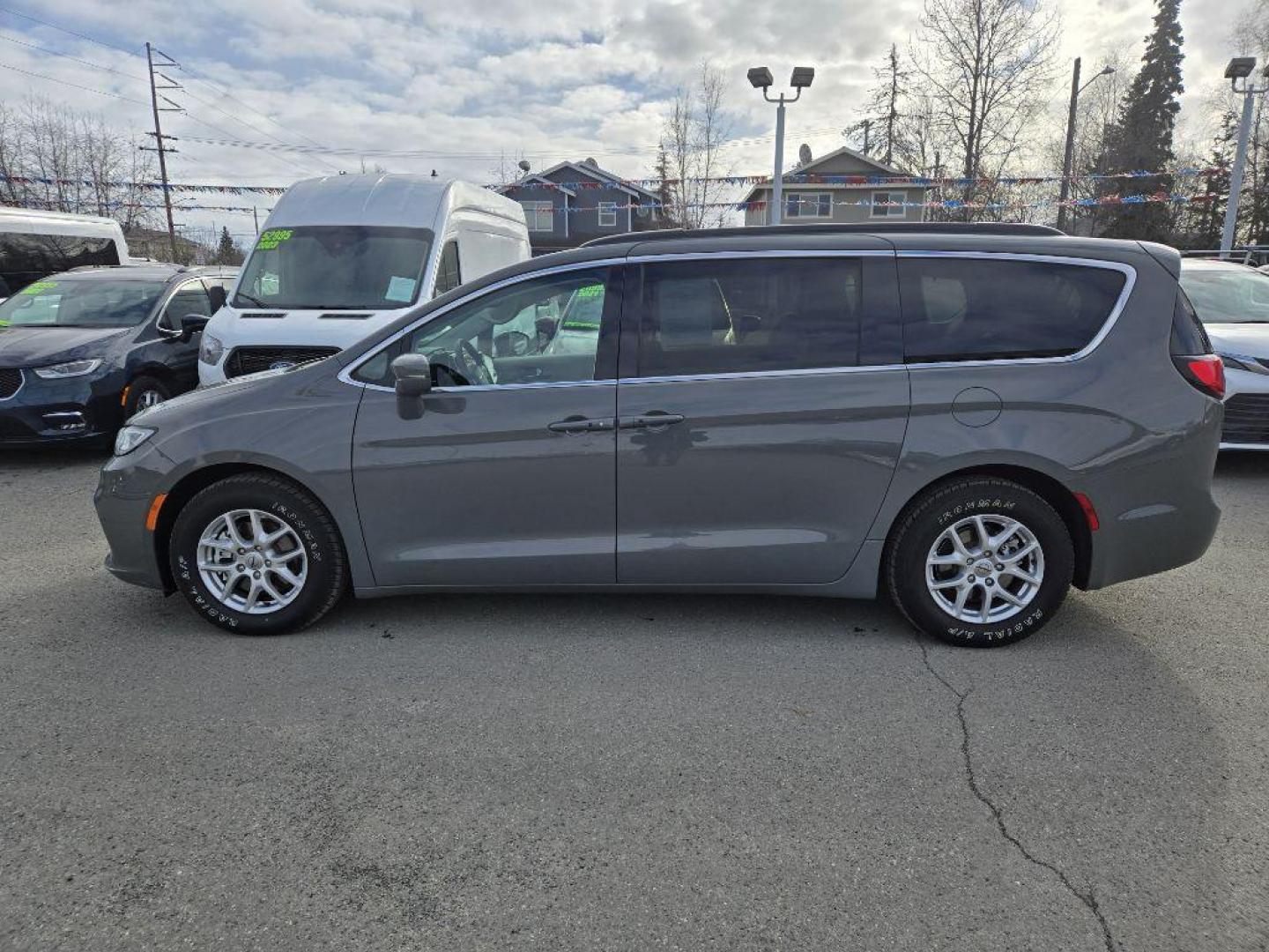 2022 GRAY CHRYSLER PACIFICA TOURING L (2C4RC1BG6NR) with an 3.6L engine, Automatic transmission, located at 929 East 8th Ave, Anchorage, AK, 99501, (907) 274-2277, 61.214783, -149.866074 - Photo#1