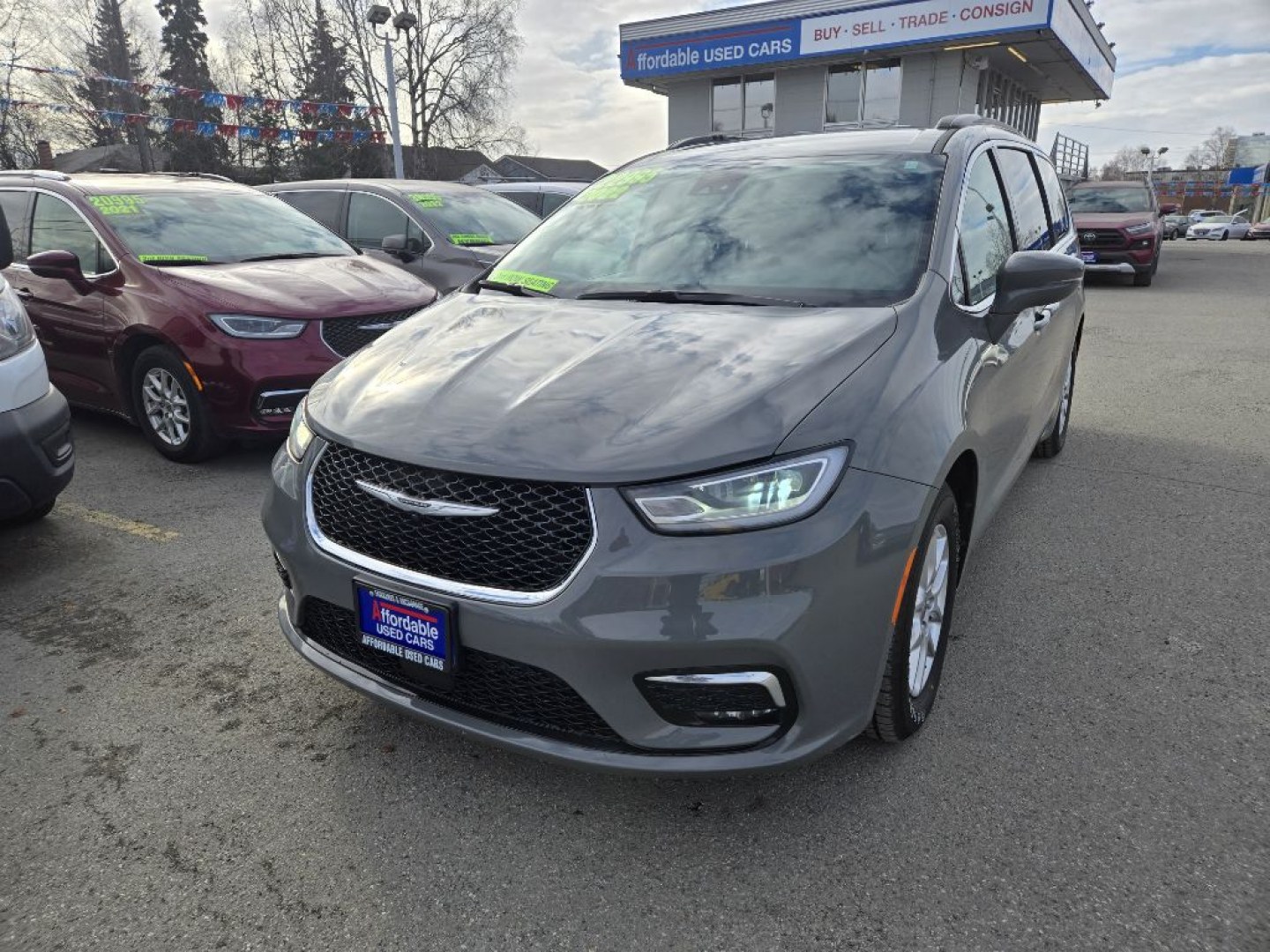 2022 GRAY CHRYSLER PACIFICA TOURING L (2C4RC1BG6NR) with an 3.6L engine, Automatic transmission, located at 929 East 8th Ave, Anchorage, AK, 99501, (907) 274-2277, 61.214783, -149.866074- Photo#0