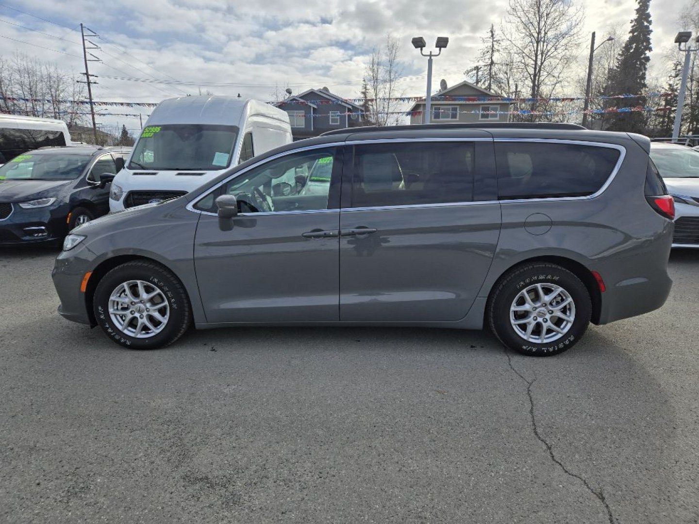 2022 GRAY CHRYSLER PACIFICA TOURING L (2C4RC1BG6NR) with an 3.6L engine, Automatic transmission, located at 929 East 8th Ave, Anchorage, AK, 99501, (907) 274-2277, 61.214783, -149.866074- Photo#1