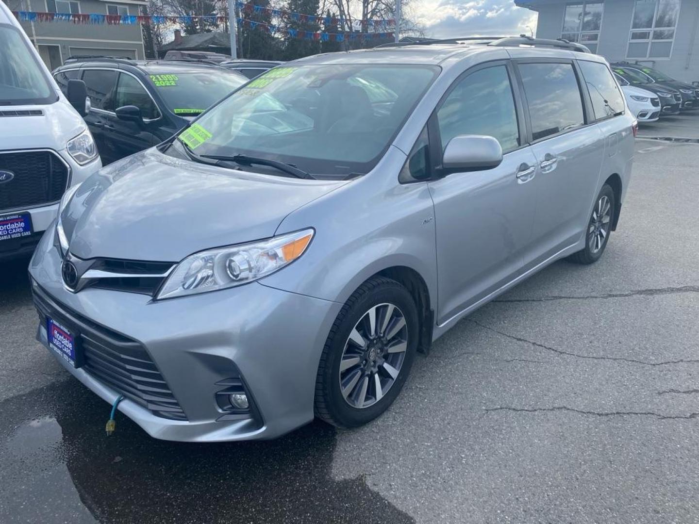 2018 SILVER TOYOTA SIENNA XLE (5TDDZ3DC9JS) with an 3.5L engine, Automatic transmission, located at 929 East 8th Ave, Anchorage, AK, 99501, (907) 274-2277, 61.214783, -149.866074 - Photo#0