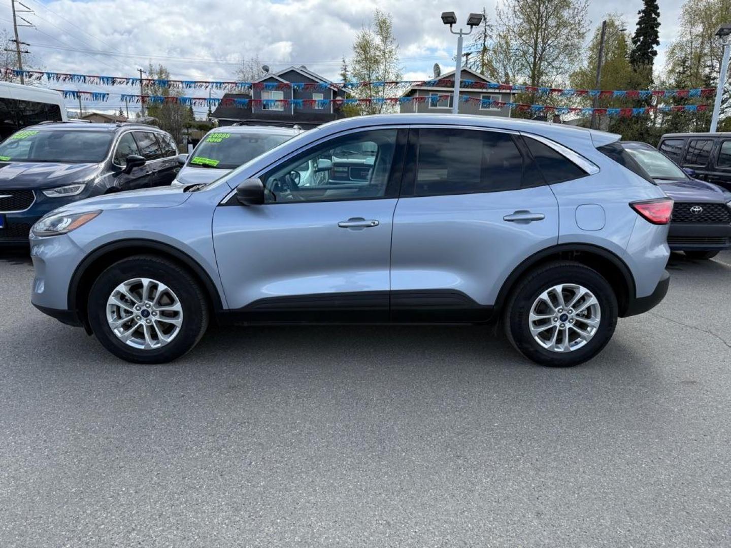 2022 BLUE FORD ESCAPE SE SE (1FMCU9BZ6NU) with an 2.5L engine, Continuously Variable transmission, located at 929 East 8th Ave, Anchorage, AK, 99501, (907) 274-2277, 61.214783, -149.866074 - Photo#1