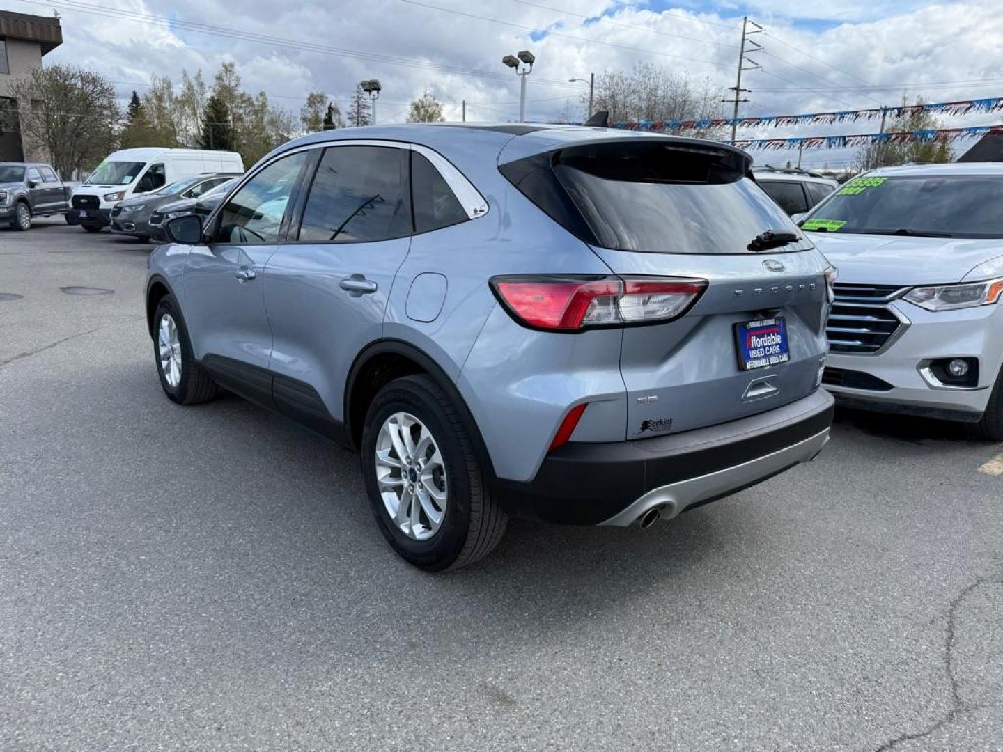2022 BLUE FORD ESCAPE SE SE (1FMCU9BZ6NU) with an 2.5L engine, Continuously Variable transmission, located at 929 East 8th Ave, Anchorage, AK, 99501, (907) 274-2277, 61.214783, -149.866074 - Photo#2