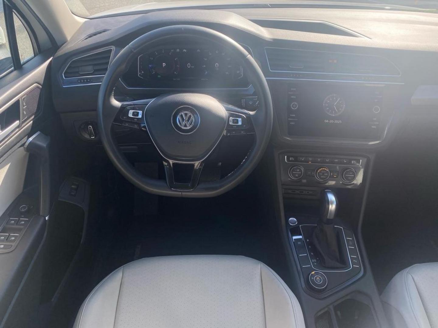 2020 WHITE VOLKSWAGEN TIGUAN SEL (3VV2B7AX7LM) with an 2.0L engine, Automatic transmission, located at 929 East 8th Ave, Anchorage, AK, 99501, (907) 274-2277, 61.214783, -149.866074 - Photo#4