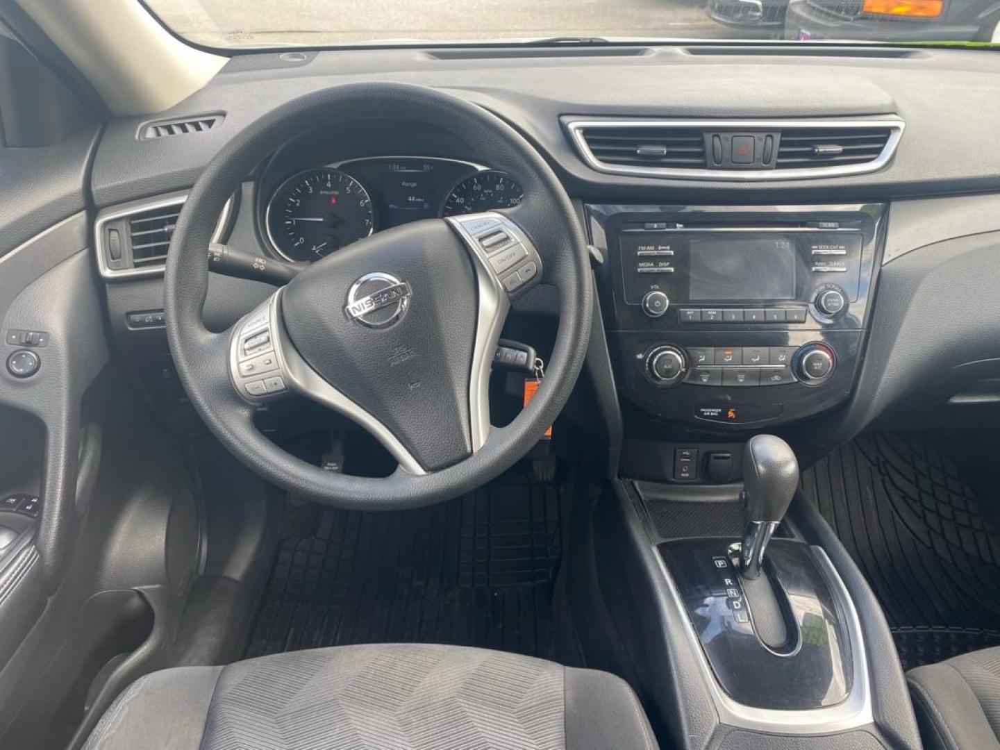 2016 SILVER NISSAN ROGUE S (KNMAT2MVXGP) with an 2.5L engine, Continuously Variable transmission, located at 929 East 8th Ave, Anchorage, AK, 99501, (907) 274-2277, 61.214783, -149.866074 - Photo#4