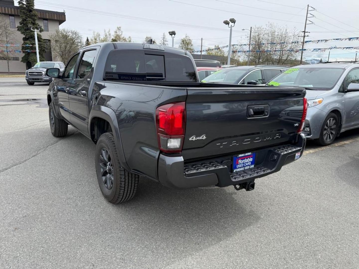 2022 GRAY TOYOTA TACOMA DOUBLE CAB (3TMCZ5AN5NM) with an 3.5L engine, Automatic transmission, located at 929 East 8th Ave, Anchorage, AK, 99501, (907) 274-2277, 61.214783, -149.866074 - Photo#2