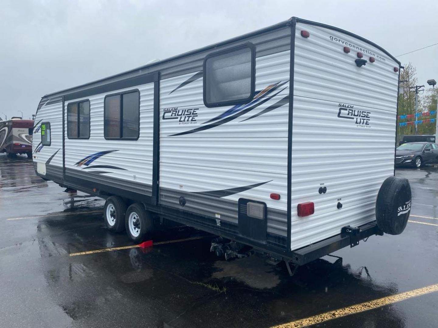 2018 SILVER FOREST RIVER CRUISE LITE 263 BH XL (4X4TSMB2XJ7) , Automatic transmission, located at 929 East 8th Ave, Anchorage, AK, 99501, (907) 274-2277, 61.214783, -149.866074 - Photo#2