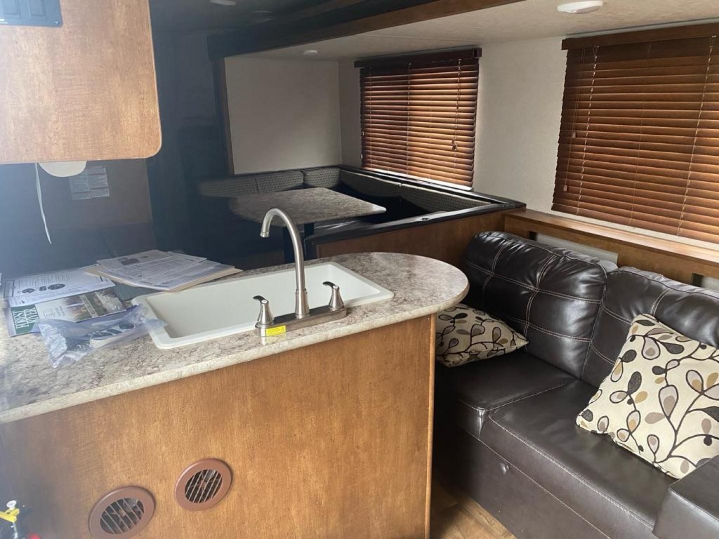 2018 SILVER FOREST RIVER CRUISE LITE 263 BH XL (4X4TSMB2XJ7) , Automatic transmission, located at 929 East 8th Ave, Anchorage, AK, 99501, (907) 274-2277, 61.214783, -149.866074 - Photo#3