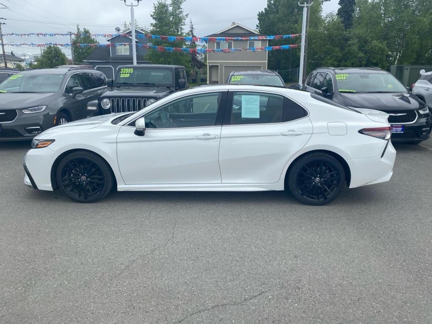 2022 WHITE TOYOTA CAMRY XSE (4T1K61BK2NU) with an 2.5L engine, Automatic transmission, located at 929 East 8th Ave, Anchorage, AK, 99501, (907) 274-2277, 61.214783, -149.866074 - Photo#1