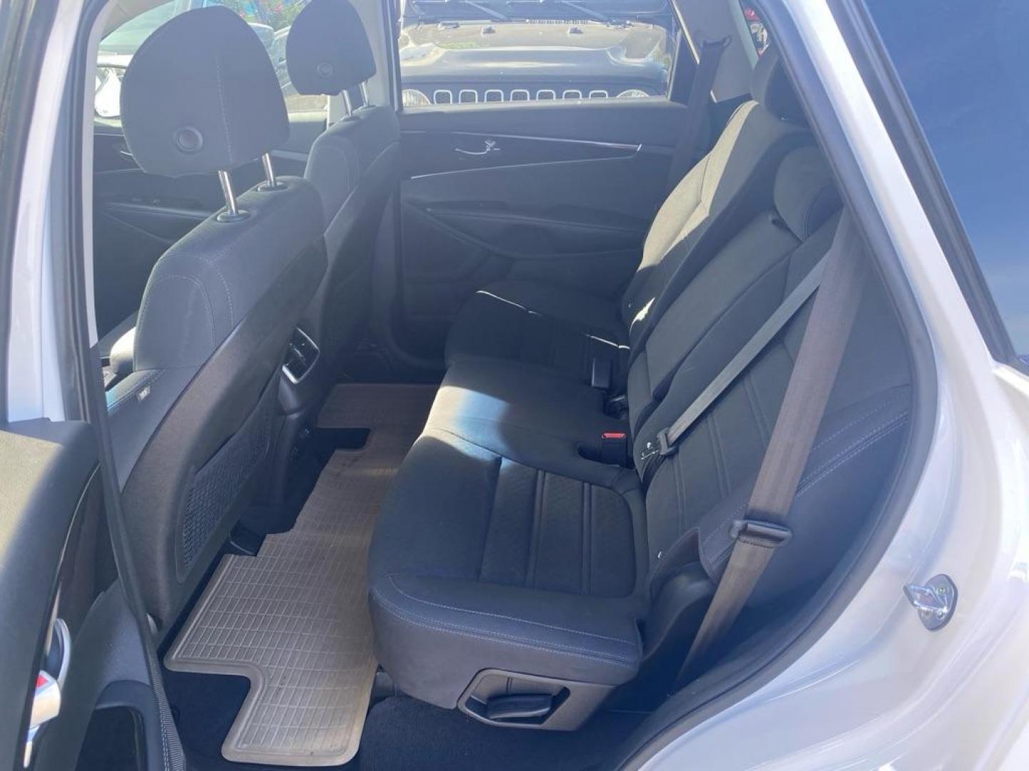 2018 WTHIE KIA SORENTO LX (5XYPGDA3XJG) with an 2.4L engine, Automatic transmission, located at 929 East 8th Ave, Anchorage, AK, 99501, (907) 274-2277, 61.214783, -149.866074 - Photo#3