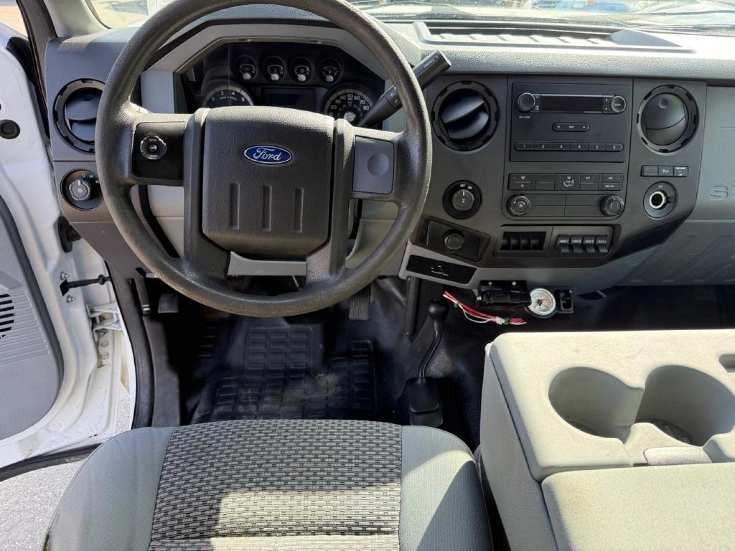 2015 WHITE FORD F250 SUPER DUTY (1FTBF2B6XFE) with an 6.2L engine, Automatic transmission, located at 929 East 8th Ave, Anchorage, AK, 99501, (907) 274-2277, 61.214783, -149.866074 - Photo#4