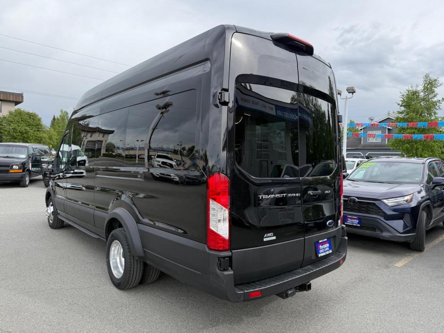 2025 BLACK FORD TRANSIT XLT HIGH 15 PASS DRW (1FBVU5XG4SK) , Automatic transmission, located at 929 East 8th Ave, Anchorage, AK, 99501, (907) 274-2277, 61.214783, -149.866074 - Photo#2