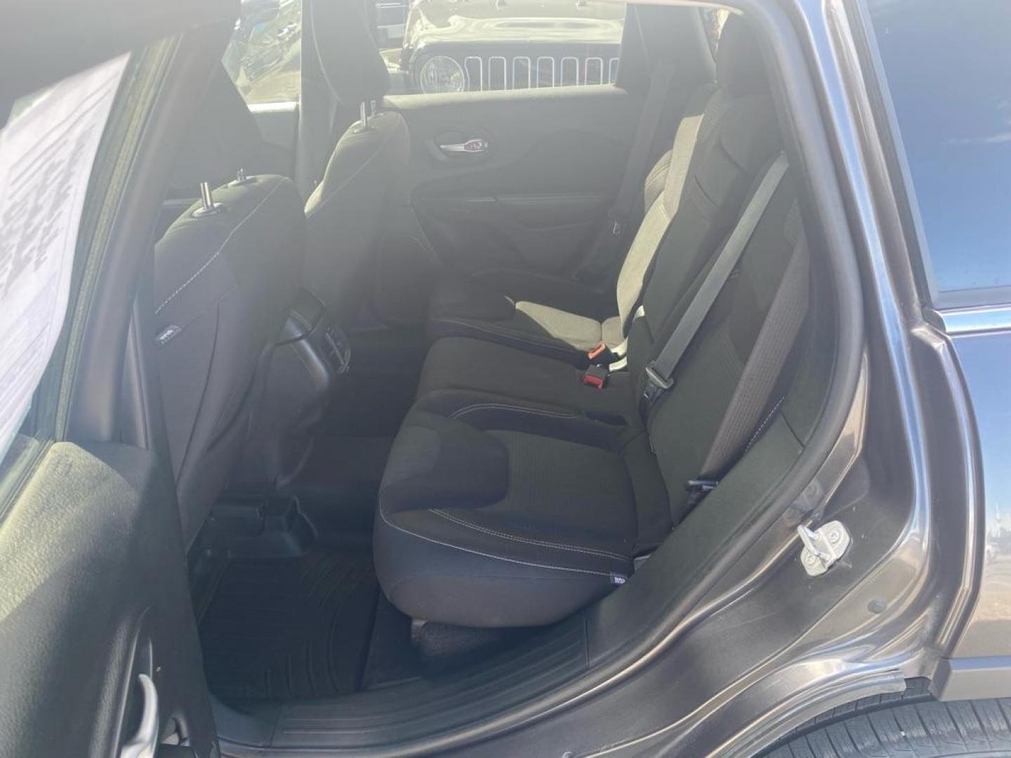 2016 BROWN JEEP CHEROKEE LATITUDE (1C4PJMCB2GW) with an 2.4L engine, Automatic transmission, located at 929 East 8th Ave, Anchorage, AK, 99501, (907) 274-2277, 61.214783, -149.866074 - Photo#3