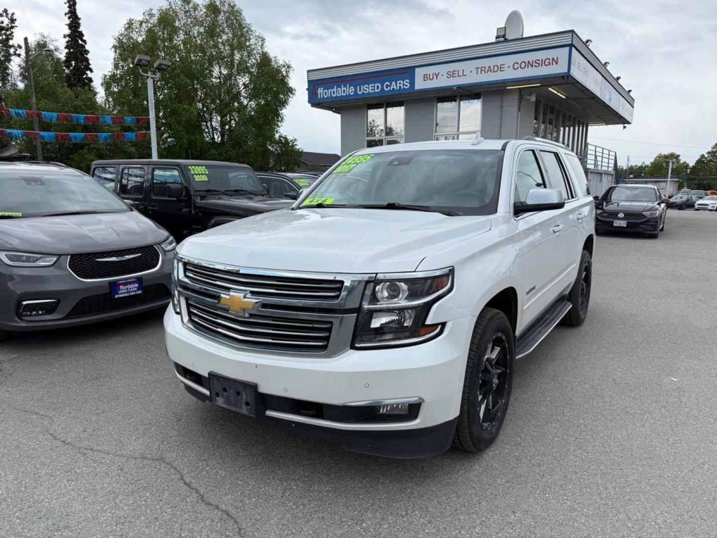 2017 WHITE CHEVROLET TAHOE 1500 PREMIER (1GNSKCKC4HR) with an 5.3L engine, Automatic transmission, located at 929 East 8th Ave, Anchorage, AK, 99501, (907) 274-2277, 61.214783, -149.866074 - Photo#0