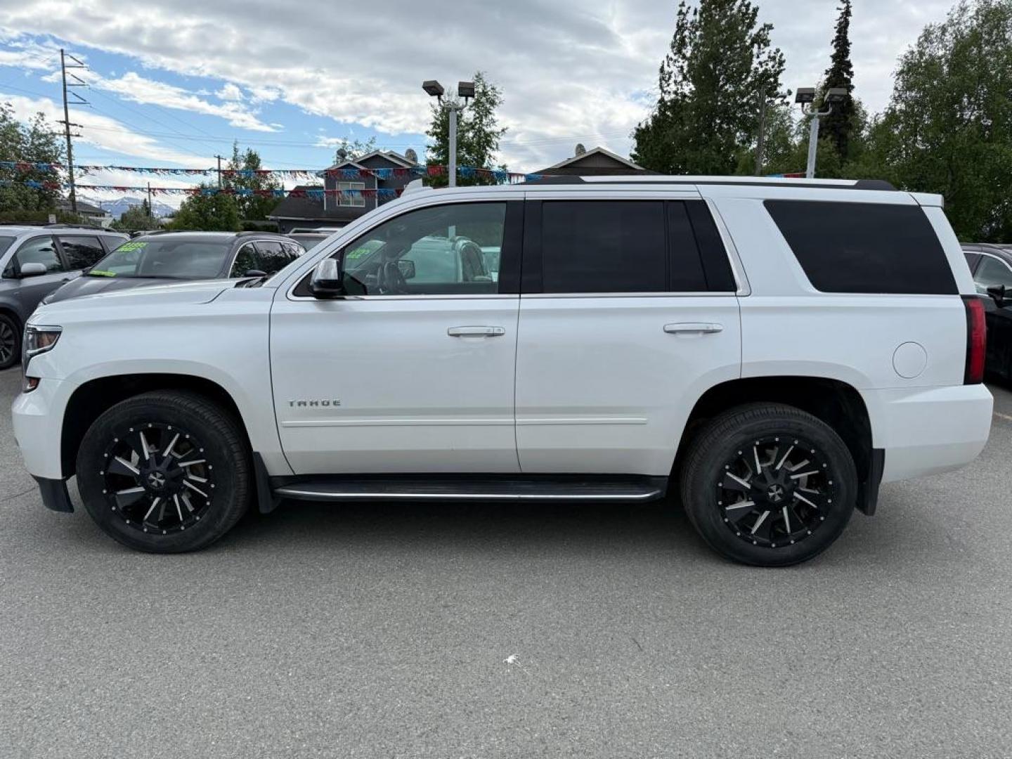 2017 WHITE CHEVROLET TAHOE 1500 PREMIER (1GNSKCKC4HR) with an 5.3L engine, Automatic transmission, located at 929 East 8th Ave, Anchorage, AK, 99501, (907) 274-2277, 61.214783, -149.866074 - Photo#1
