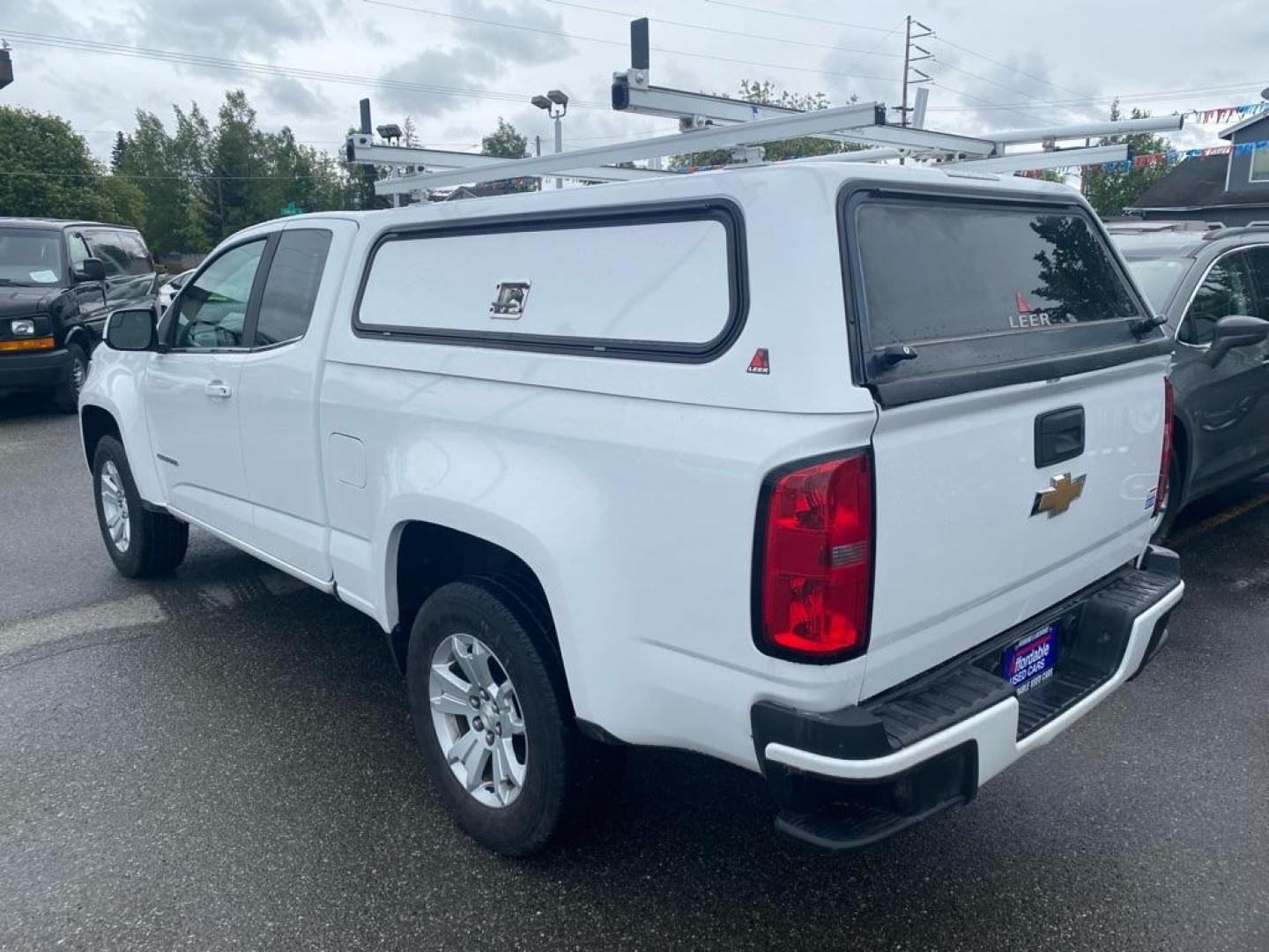 2016 WHITE CHEVROLET COLORADO LT (1GCHTCEA4G1) with an 2.5L engine, Automatic transmission, located at 929 East 8th Ave, Anchorage, AK, 99501, (907) 274-2277, 61.214783, -149.866074 - Photo#2