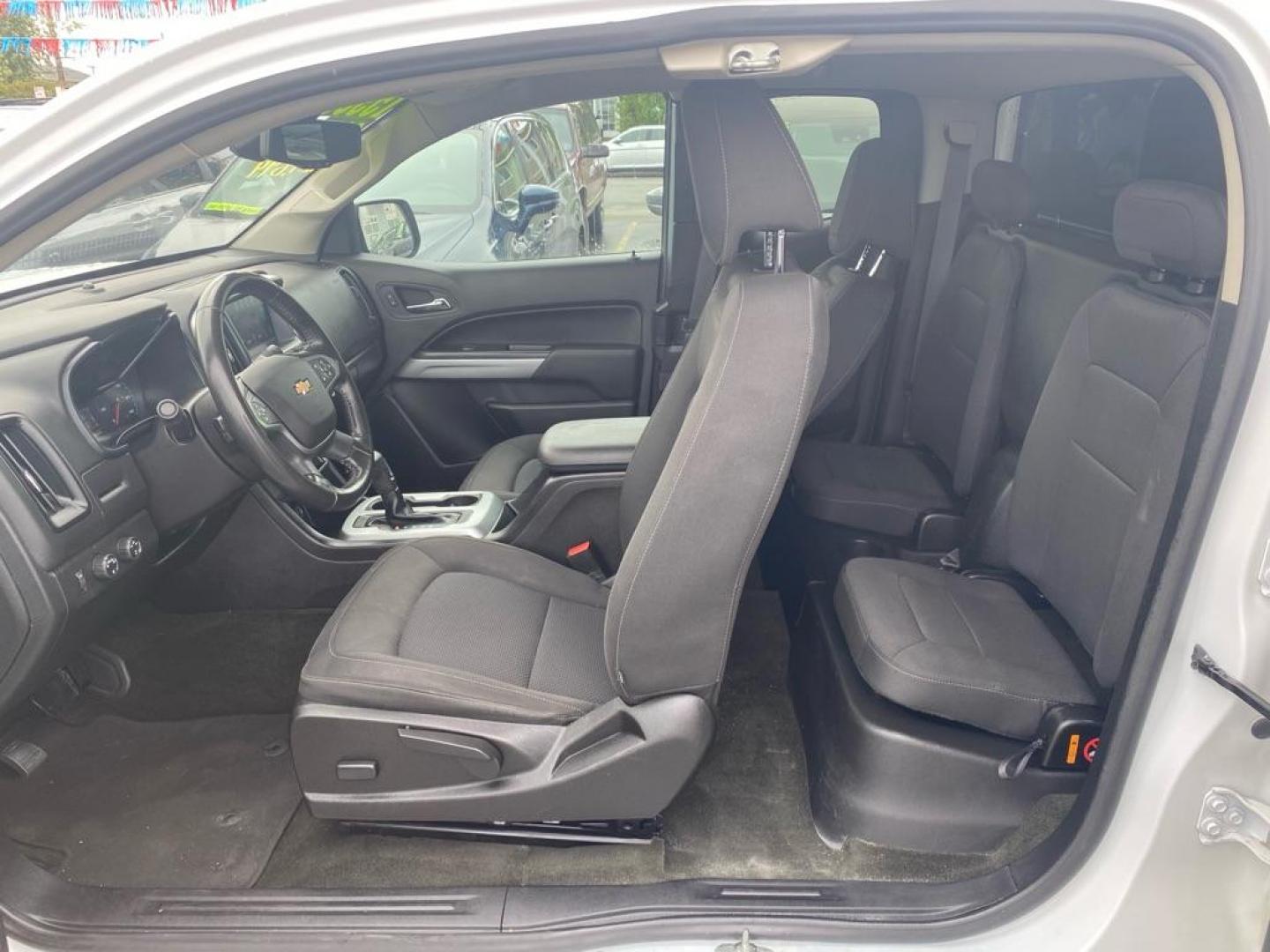 2016 WHITE CHEVROLET COLORADO LT (1GCHTCEA4G1) with an 2.5L engine, Automatic transmission, located at 929 East 8th Ave, Anchorage, AK, 99501, (907) 274-2277, 61.214783, -149.866074 - Photo#3
