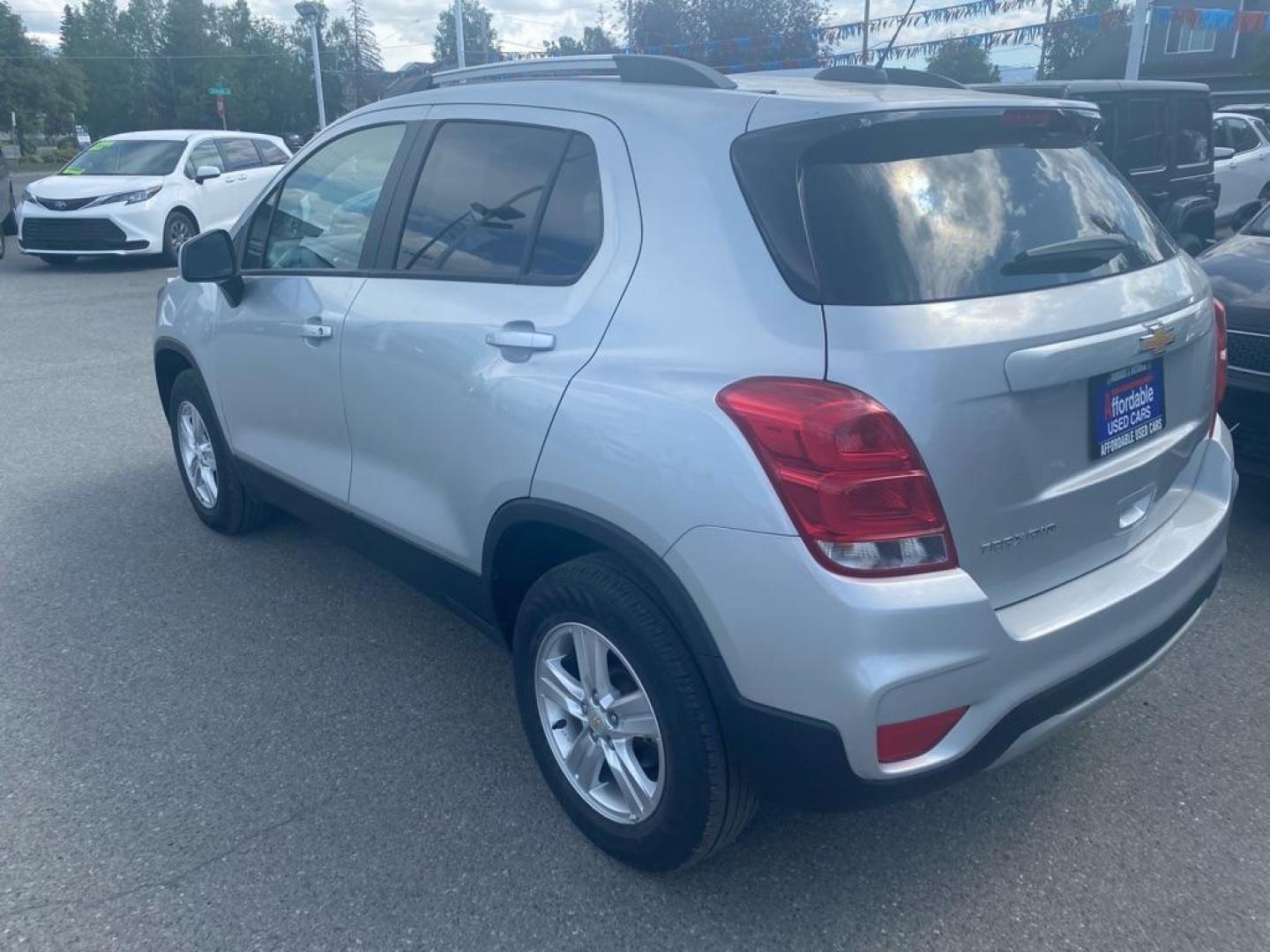 2022 SILVER CHEVROLET TRAX 1LT (KL7CJPSM7NB) with an 1.4L engine, Automatic transmission, located at 929 East 8th Ave, Anchorage, AK, 99501, (907) 274-2277, 61.214783, -149.866074 - Photo#2