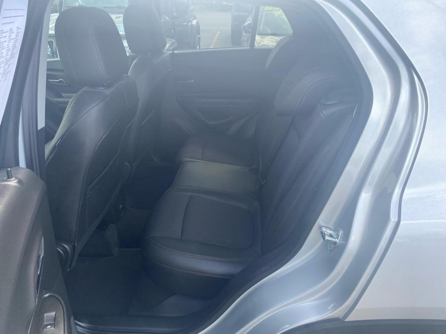 2022 SILVER CHEVROLET TRAX 1LT (KL7CJPSM7NB) with an 1.4L engine, Automatic transmission, located at 929 East 8th Ave, Anchorage, AK, 99501, (907) 274-2277, 61.214783, -149.866074 - Photo#3