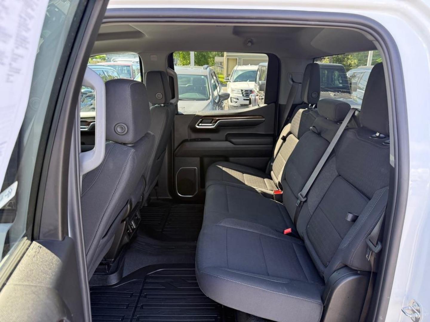 2024 WHITE GMC SIERRA 1500 ELEVATION (1GTUUCEDXRZ) with an 5.3L engine, Automatic transmission, located at 929 East 8th Ave, Anchorage, AK, 99501, (907) 274-2277, 61.214783, -149.866074 - Photo#3