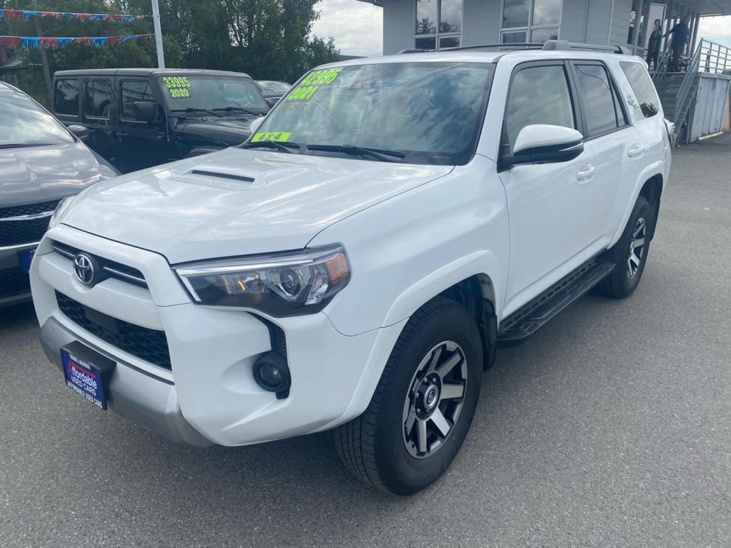 2021 WHITE TOYOTA 4RUNNER TRD OFF ROAD PREMIUM (JTERU5JR5M5) with an 4.0L engine, Automatic transmission, located at 929 East 8th Ave, Anchorage, AK, 99501, (907) 274-2277, 61.214783, -149.866074 - Photo#0