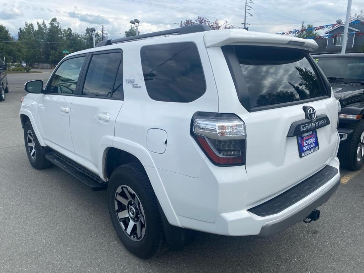 2021 WHITE TOYOTA 4RUNNER TRD OFF ROAD PREMIUM (JTERU5JR5M5) with an 4.0L engine, Automatic transmission, located at 929 East 8th Ave, Anchorage, AK, 99501, (907) 274-2277, 61.214783, -149.866074 - Photo#2