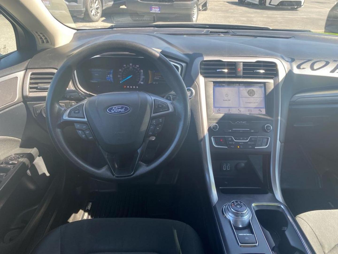 2019 GOLD FORD FUSION SE (3FA6P0T95KR) with an 2.0L engine, Automatic transmission, located at 929 East 8th Ave, Anchorage, AK, 99501, (907) 274-2277, 61.214783, -149.866074 - Photo#4