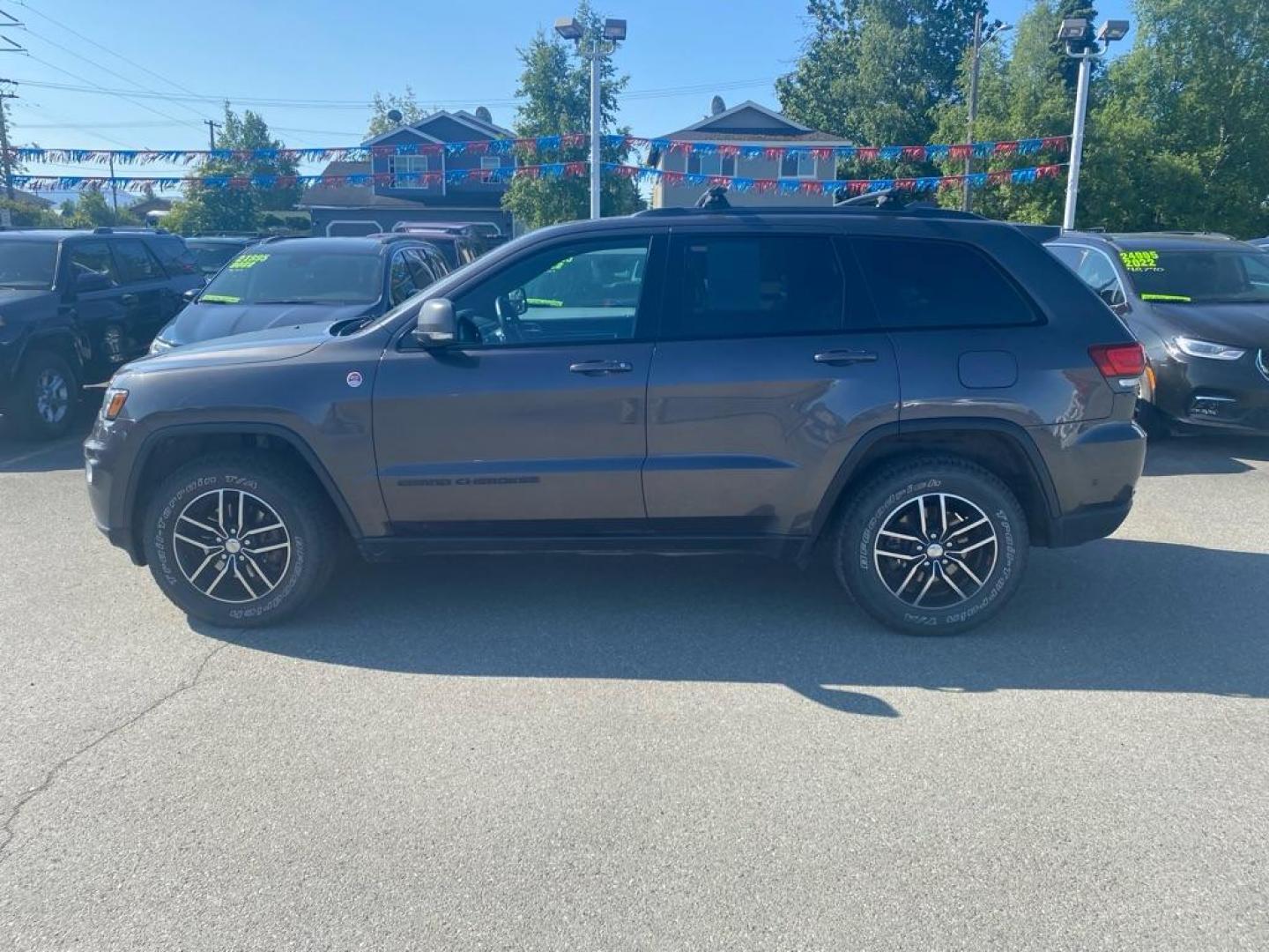 2017 GRAY JEEP GRAND CHEROKEE TRAILHAWK (1C4RJFLG0HC) with an 3.6L engine, Automatic transmission, located at 929 East 8th Ave, Anchorage, AK, 99501, (907) 274-2277, 61.214783, -149.866074 - Photo#1