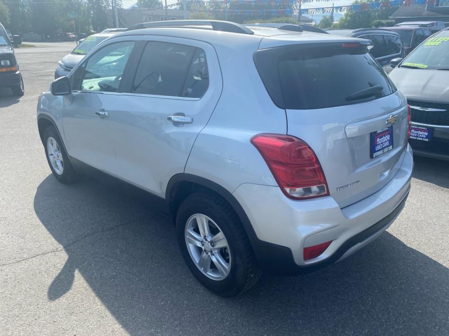 2018 SILVER CHEVROLET TRAX 1LT (3GNCJPSB8JL) with an 1.4L engine, Automatic transmission, located at 929 East 8th Ave, Anchorage, AK, 99501, (907) 274-2277, 61.214783, -149.866074 - Photo#2