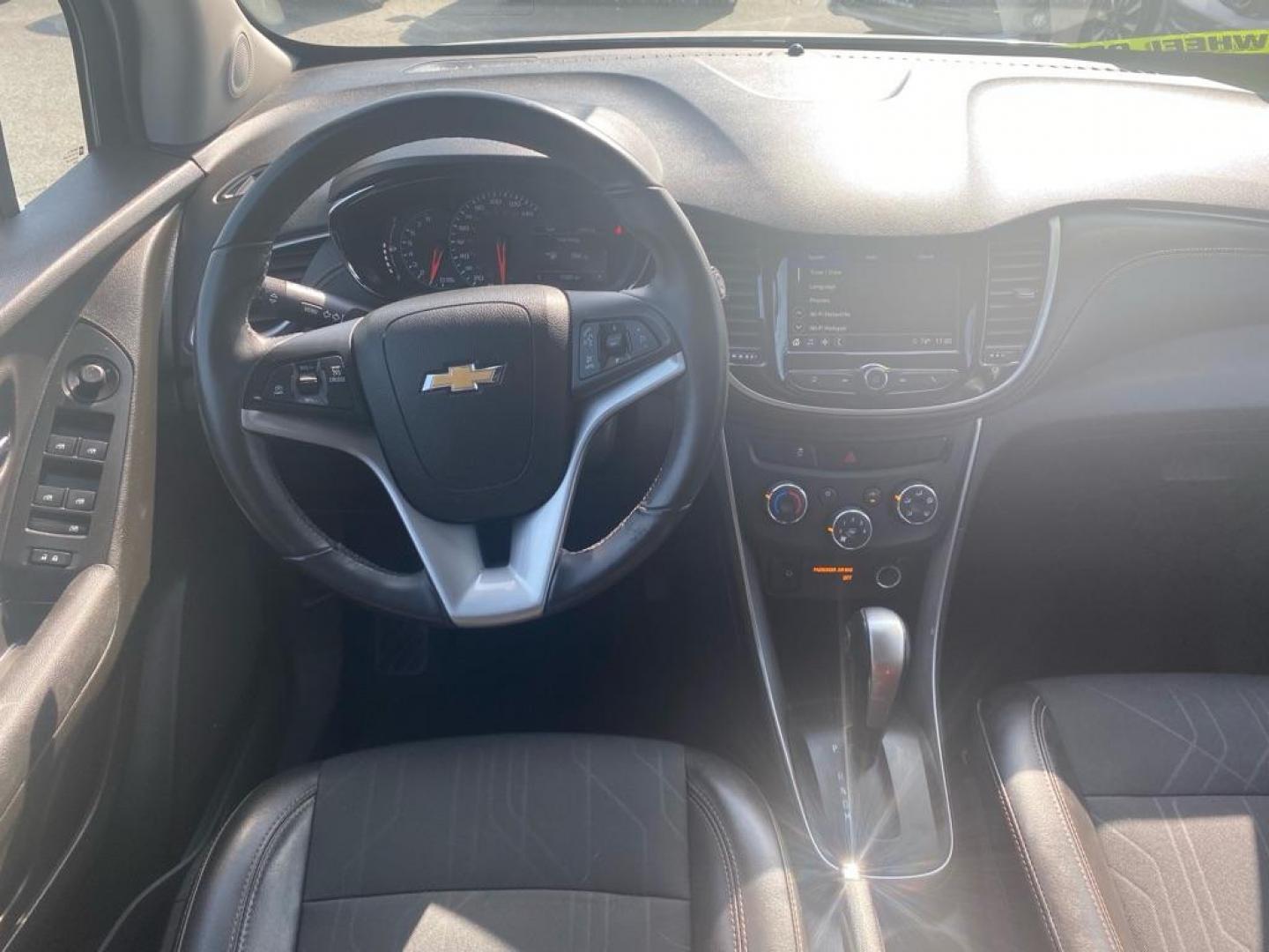 2018 SILVER CHEVROLET TRAX 1LT (3GNCJPSB8JL) with an 1.4L engine, Automatic transmission, located at 929 East 8th Ave, Anchorage, AK, 99501, (907) 274-2277, 61.214783, -149.866074 - Photo#4