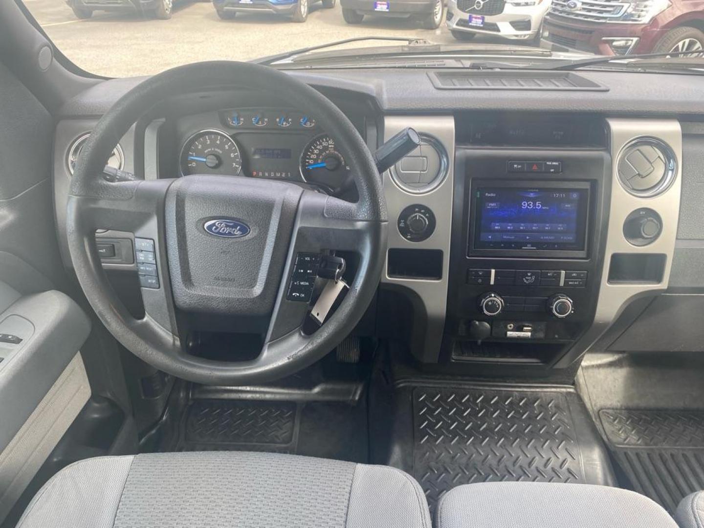 2013 SILVER FORD F150 SUPERCREW (1FTFW1EF6DF) with an 5.0L engine, Automatic transmission, located at 929 East 8th Ave, Anchorage, AK, 99501, (907) 274-2277, 61.214783, -149.866074 - Photo#4