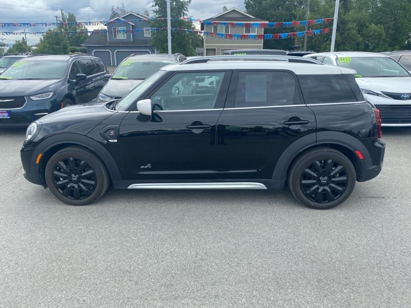 2022 BLACK MINI COOPER S COUNTRYMAN ALL4 (WMZ83BR08N3) with an 2.0L engine, Automatic transmission, located at 929 East 8th Ave, Anchorage, AK, 99501, (907) 274-2277, 61.214783, -149.866074 - Photo#1