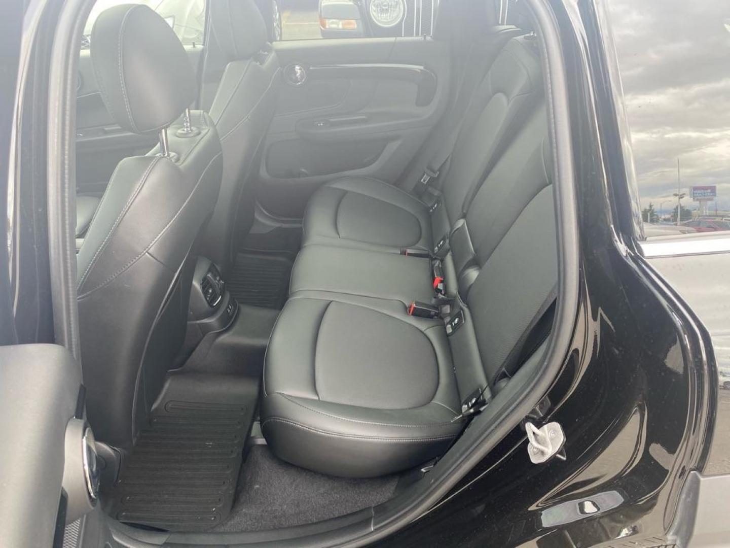 2022 BLACK MINI COOPER S COUNTRYMAN ALL4 (WMZ83BR08N3) with an 2.0L engine, Automatic transmission, located at 929 East 8th Ave, Anchorage, AK, 99501, (907) 274-2277, 61.214783, -149.866074 - Photo#3