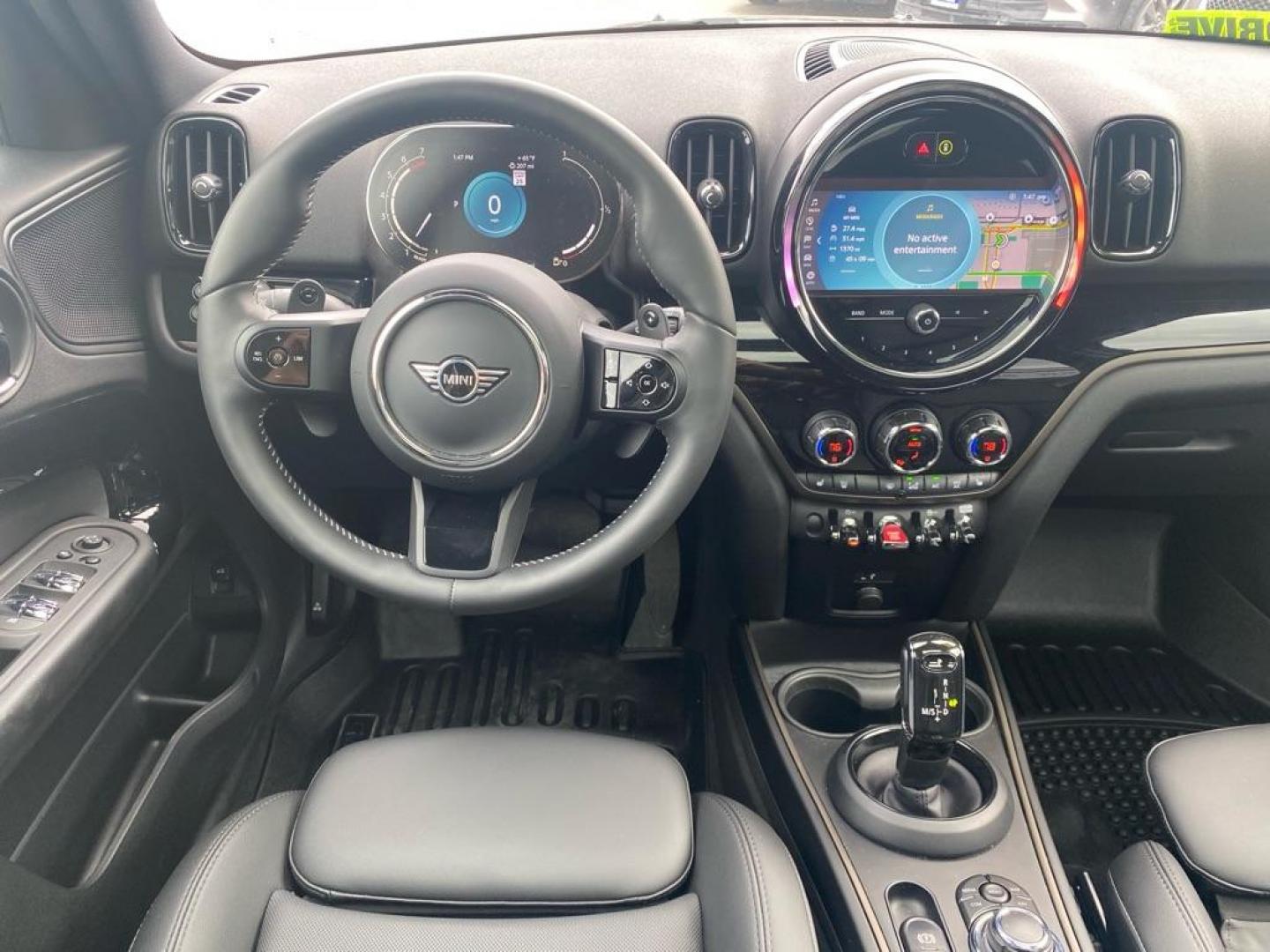 2022 BLACK MINI COOPER S COUNTRYMAN ALL4 (WMZ83BR08N3) with an 2.0L engine, Automatic transmission, located at 929 East 8th Ave, Anchorage, AK, 99501, (907) 274-2277, 61.214783, -149.866074 - Photo#4