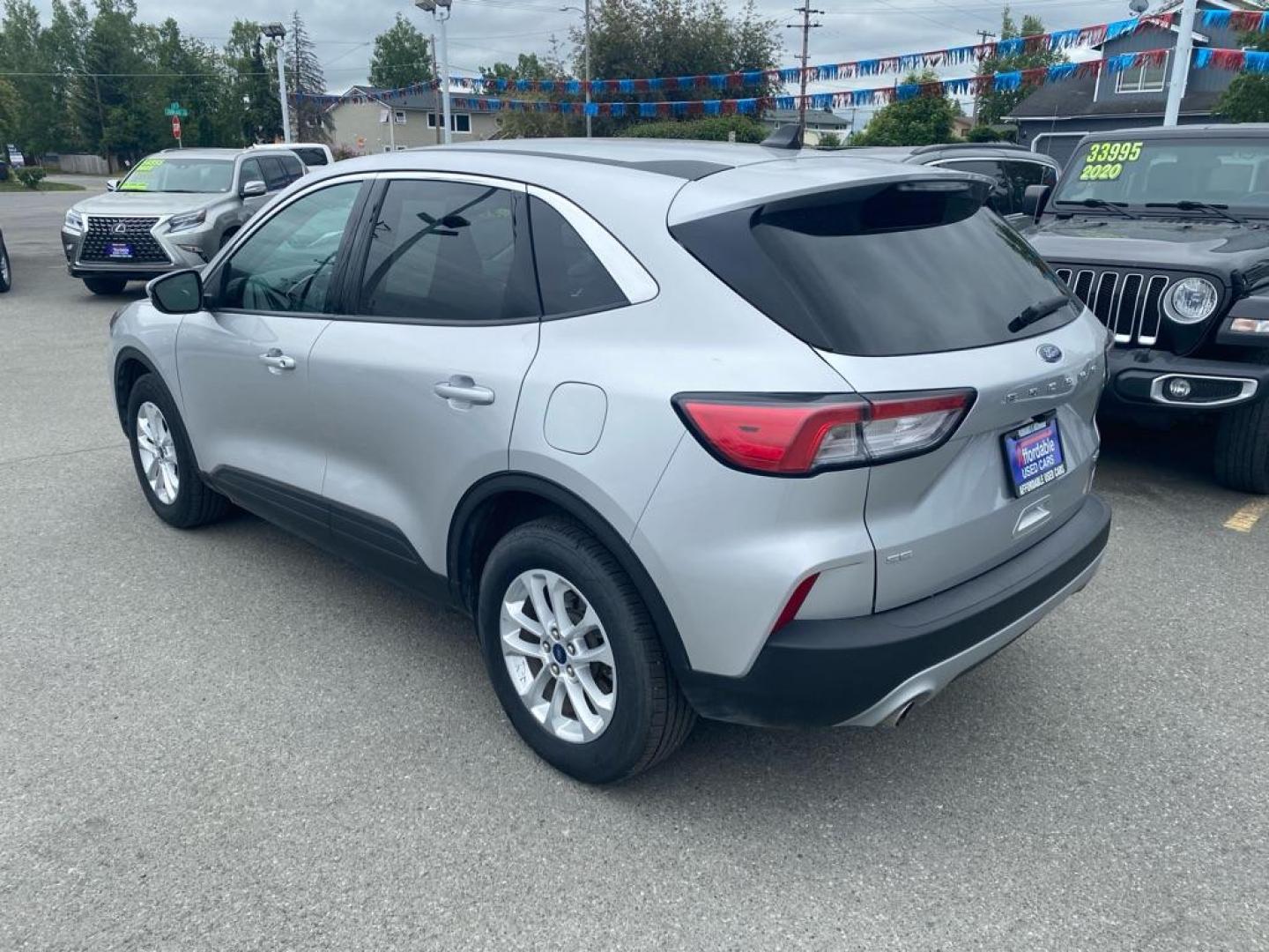 2020 SILVER FORD ESCAPE SE (1FMCU9G62LU) with an 1.5L engine, Automatic transmission, located at 929 East 8th Ave, Anchorage, AK, 99501, (907) 274-2277, 61.214783, -149.866074 - Photo#2