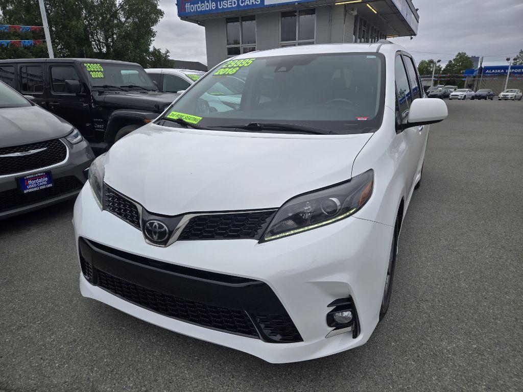 photo of 2018 TOYOTA SIENNA SE