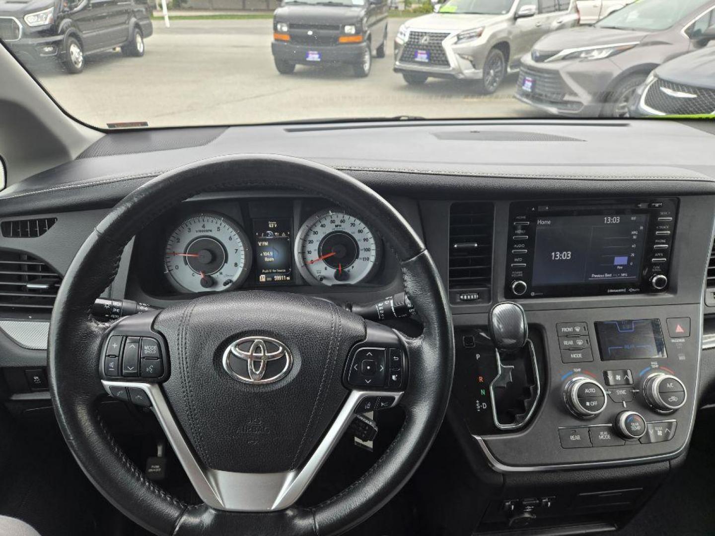 2018 WHITE TOYOTA SIENNA SE (5TDXZ3DC5JS) with an 3.5L engine, Automatic transmission, located at 929 East 8th Ave, Anchorage, AK, 99501, (907) 274-2277, 61.214783, -149.866074 - Photo#4