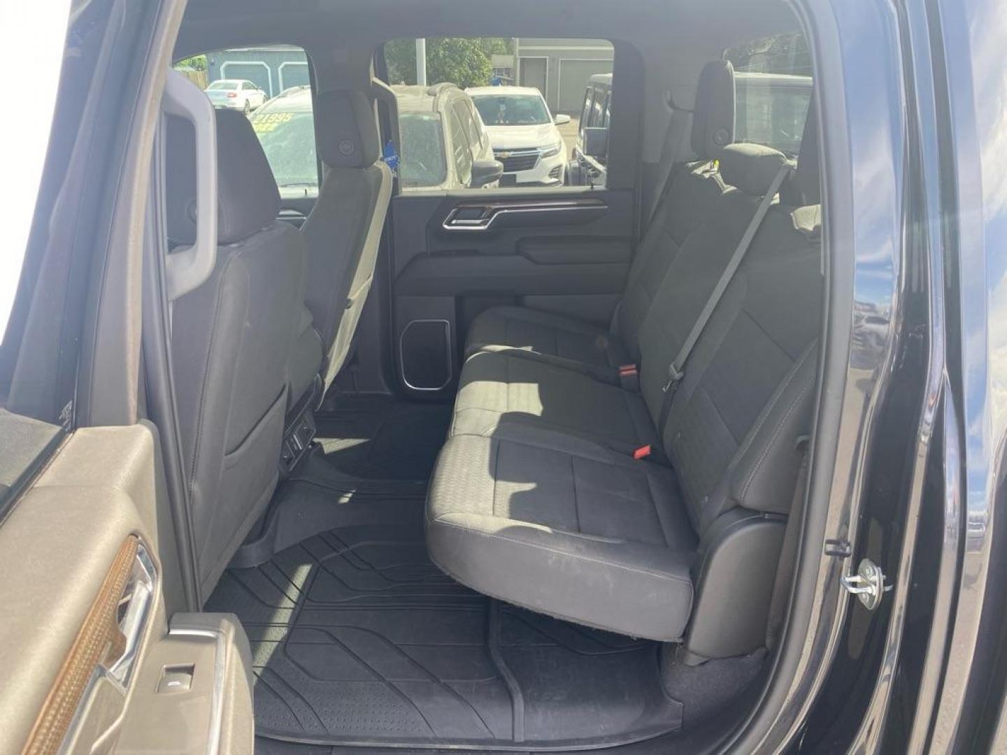 2024 GRAY CHEVROLET SILVERADO 2500 HEAVY DUTY LT (2GC4YNE75R1) with an 6.6L engine, Automatic transmission, located at 929 East 8th Ave, Anchorage, AK, 99501, (907) 274-2277, 61.214783, -149.866074 - Photo#3
