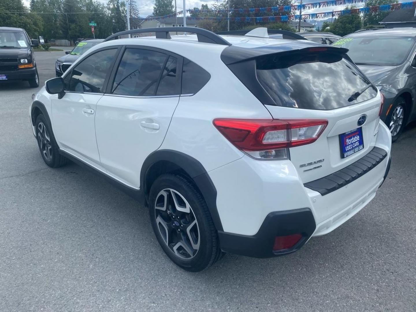2019 WHITE SUBARU CROSSTREK LIMITED (JF2GTANC5KH) with an 2.0L engine, Continuously Variable transmission, located at 929 East 8th Ave, Anchorage, AK, 99501, (907) 274-2277, 61.214783, -149.866074 - Photo#2
