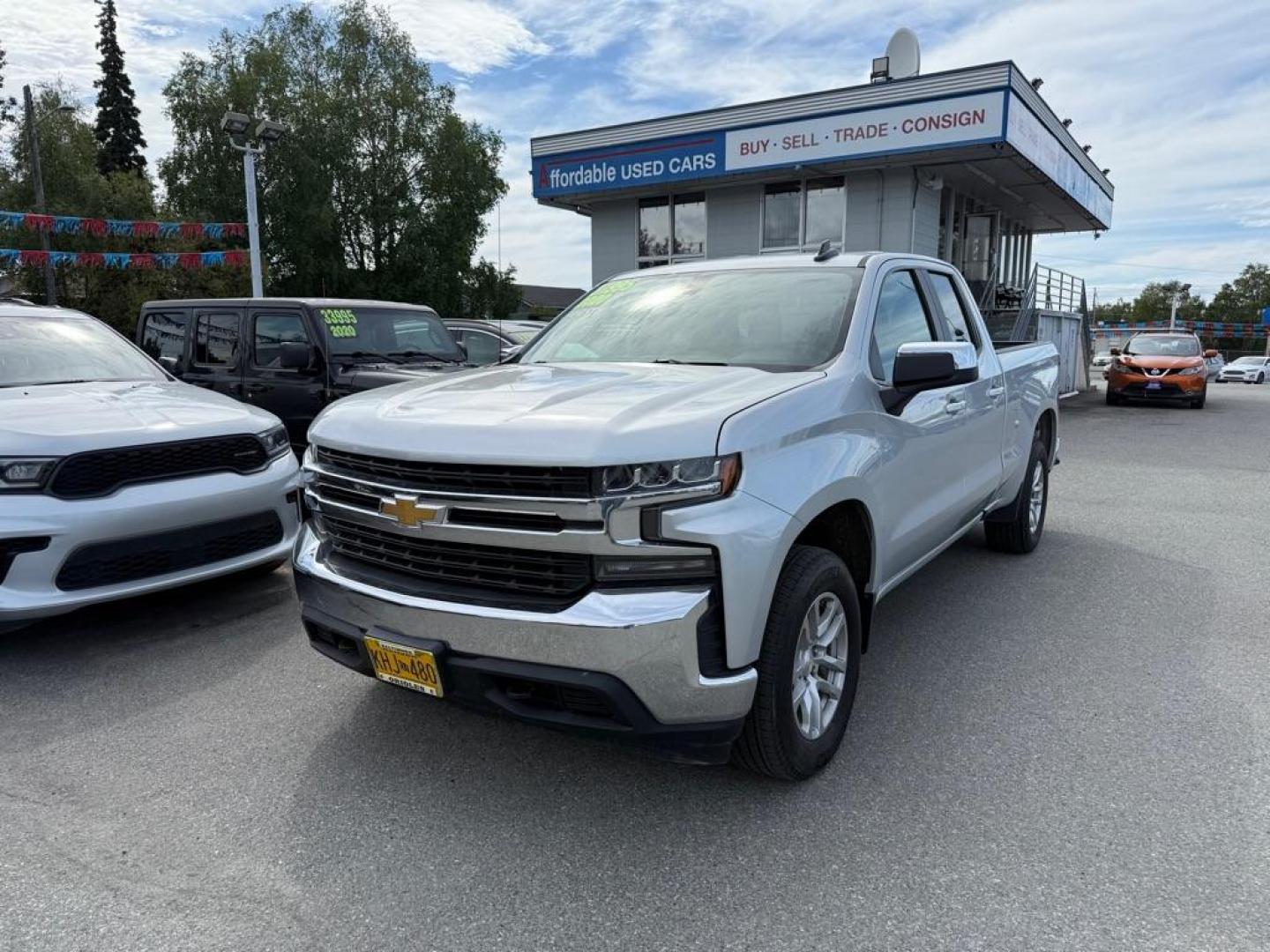 2020 SILVER CHEVROLET SILVERADO 1500 LT (1GCRYDED3LZ) with an 5.3L engine, Automatic transmission, located at 929 East 8th Ave, Anchorage, AK, 99501, (907) 274-2277, 61.214783, -149.866074 - Photo#0