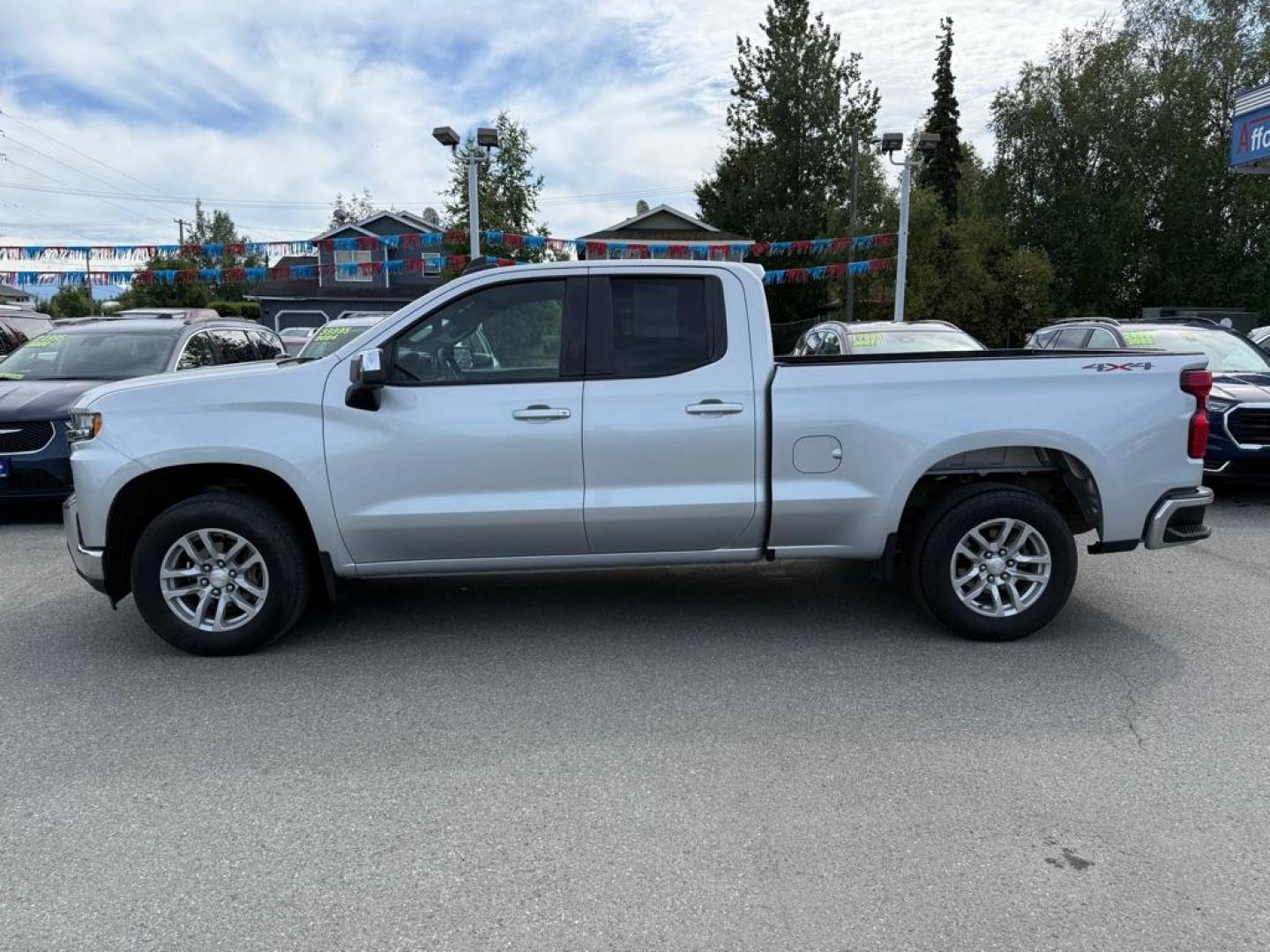 2020 SILVER CHEVROLET SILVERADO 1500 LT (1GCRYDED3LZ) with an 5.3L engine, Automatic transmission, located at 929 East 8th Ave, Anchorage, AK, 99501, (907) 274-2277, 61.214783, -149.866074 - Photo#1
